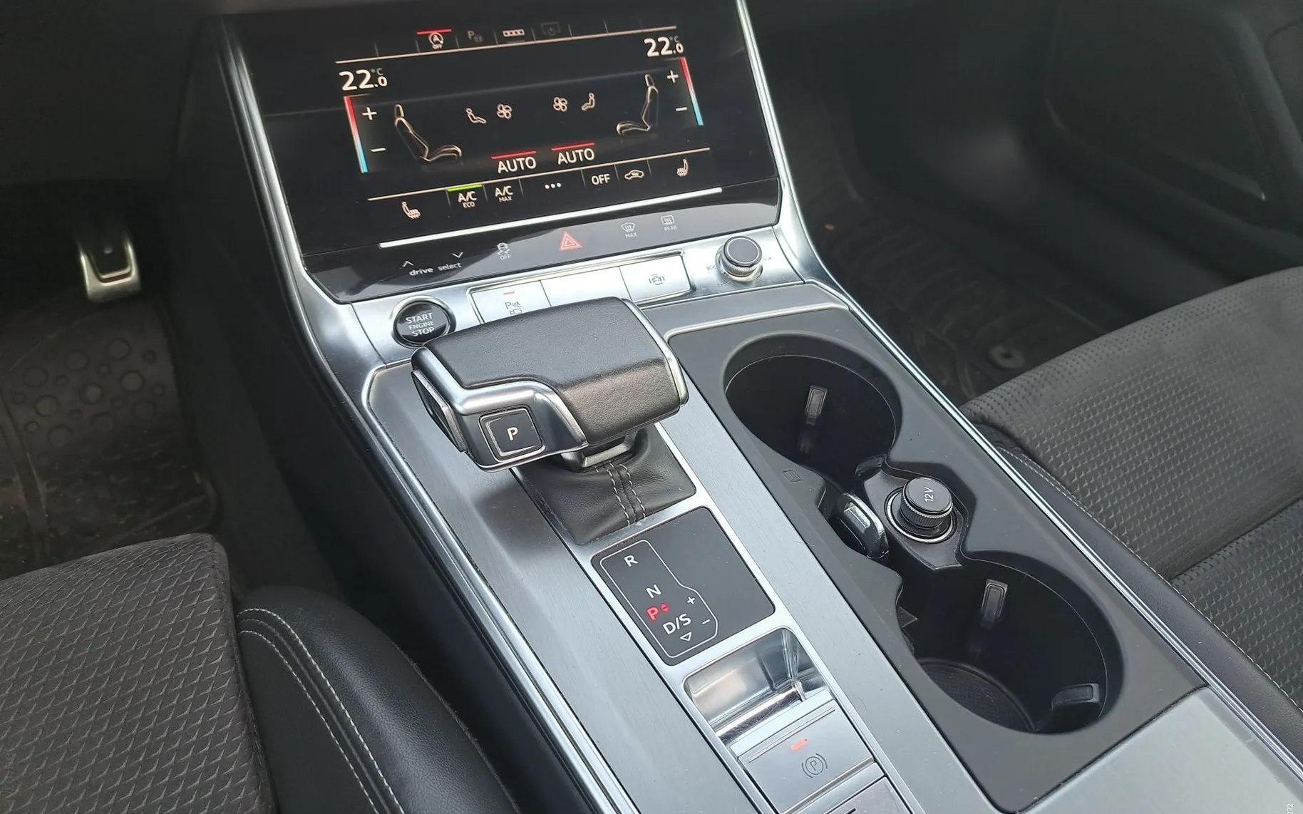 Notranja slika - Audi A6 Avant - 40 TDI quattro S tronic S line 150kW - ACC ... - 12