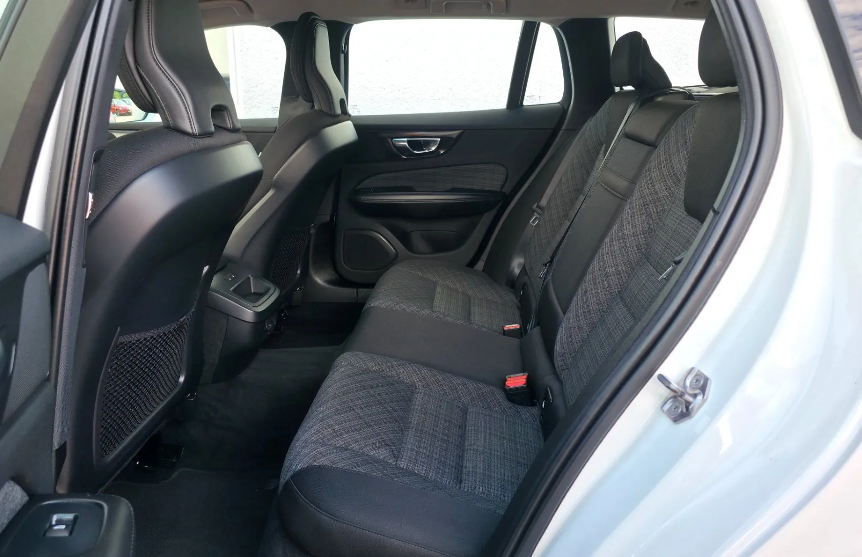Zunanja slika - Volvo V60 - B4D Core AT FULLED•AMBIENT•ACC•VIRTUAL•KEYLESS•18 - 7