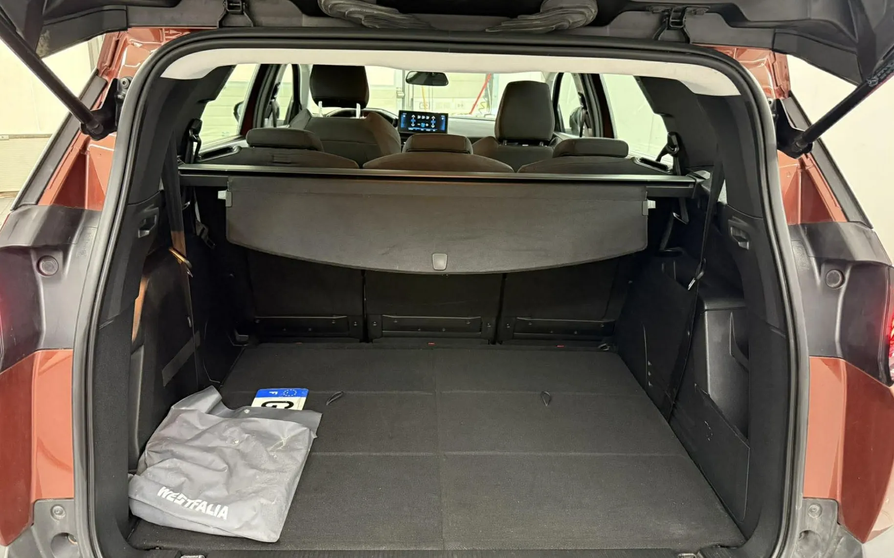 Notranja slika - Peugeot 5008 - 1.5 BlueHDI 130 S S Active Pack Avt.NAVI.LED.7 SED - 12