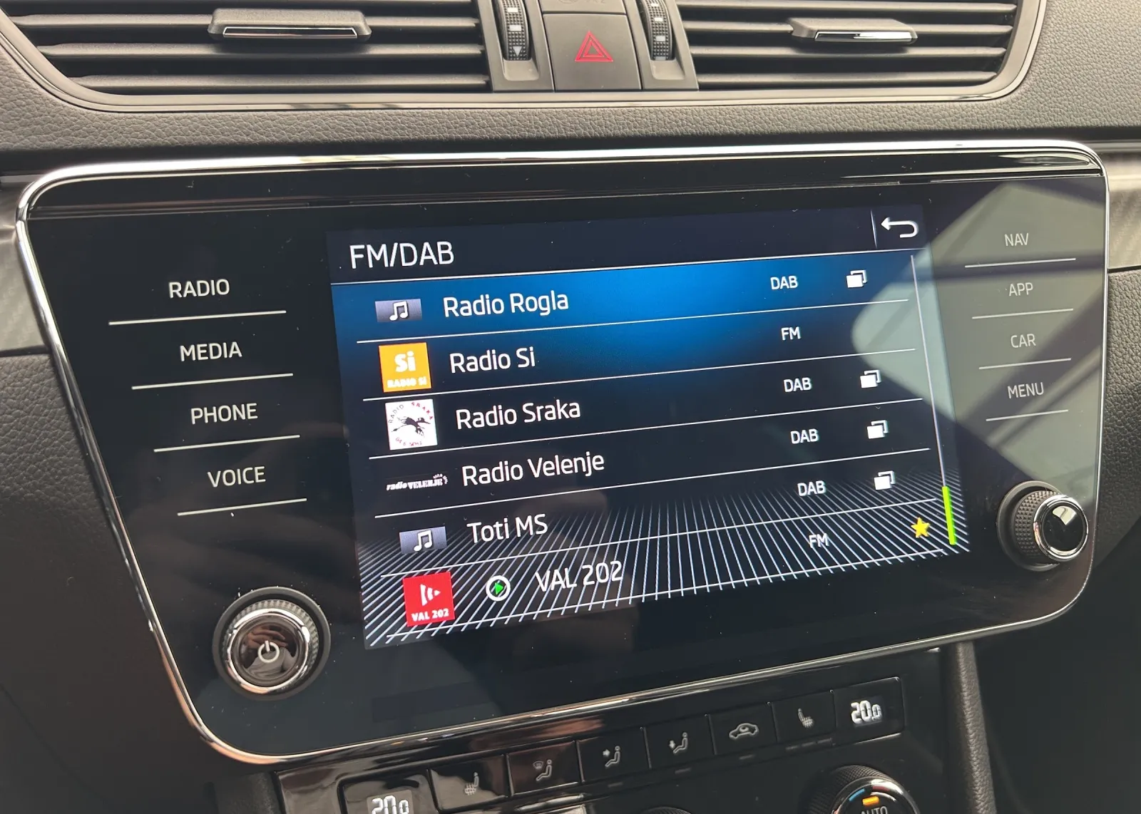 Zunanja slika - Škoda Superb - Combi 4x4 2,0 TSI DSG - 9