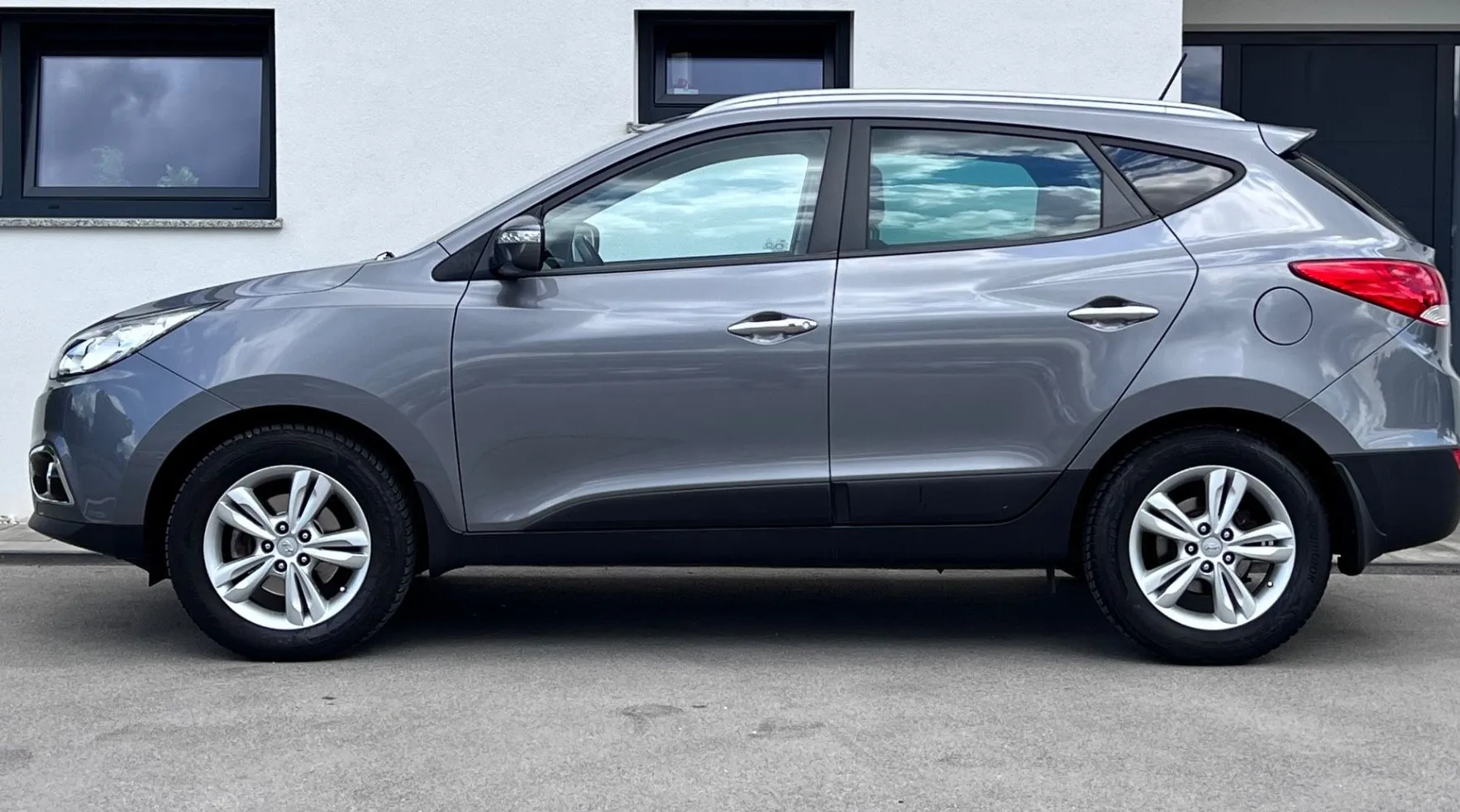 Zunanja slika - Hyundai ix35 - 4WD 2.0 CRDi+1.LAST+SLO+NAVI+R.KAMERA... - 5