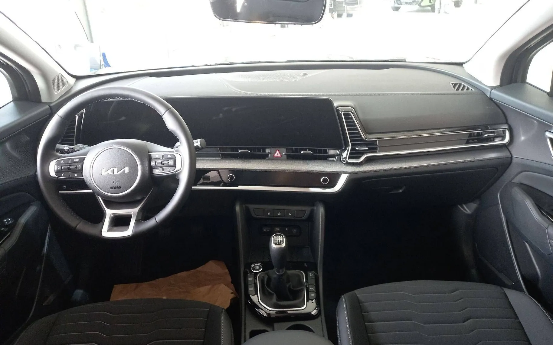 Notranja slika - KIA Sportage - 1.6 T-GDi 110kW EX Style 7-DCT - 18