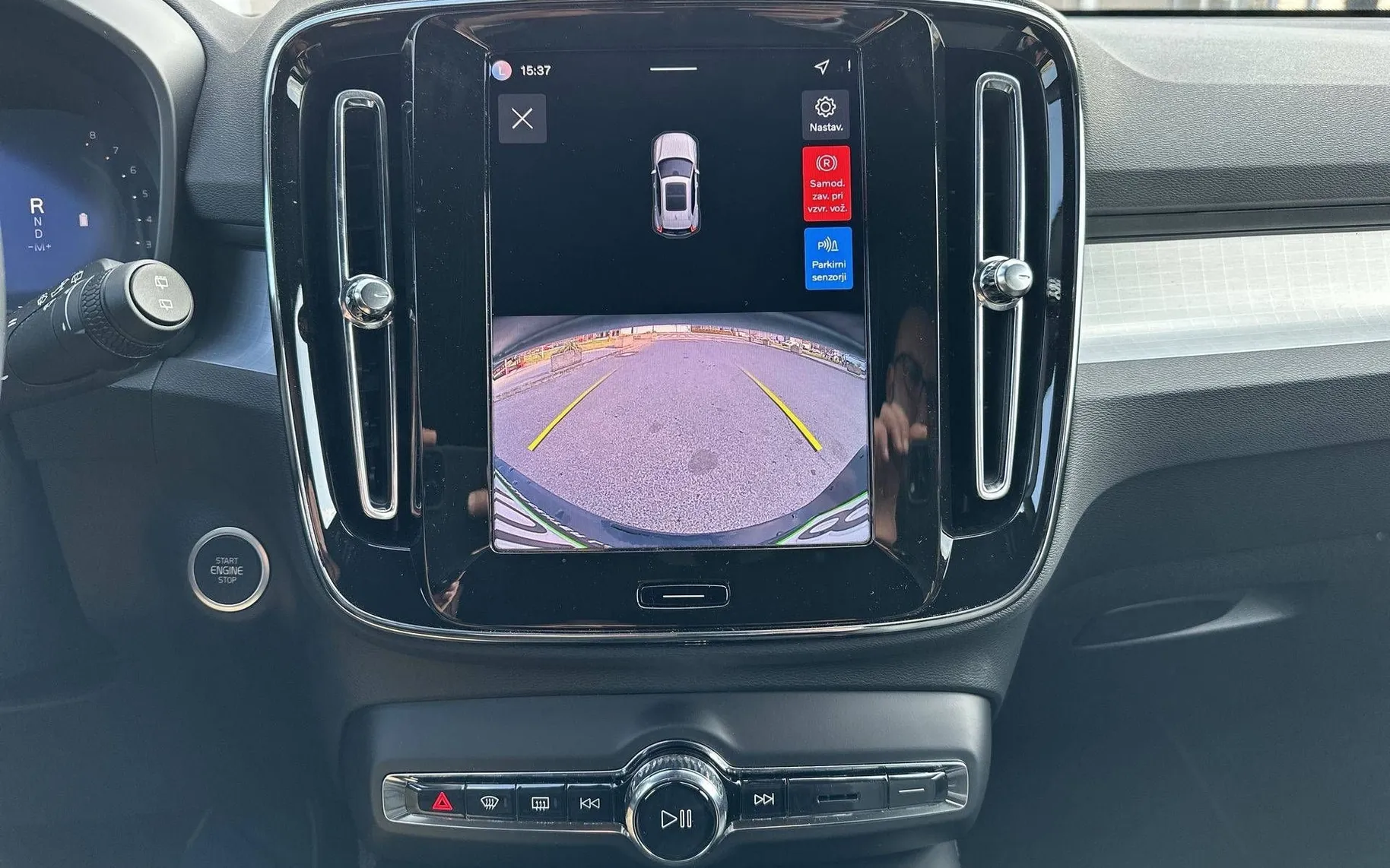 Notranja slika - Volvo XC40 - B3P Plus Dark Avt - 17
