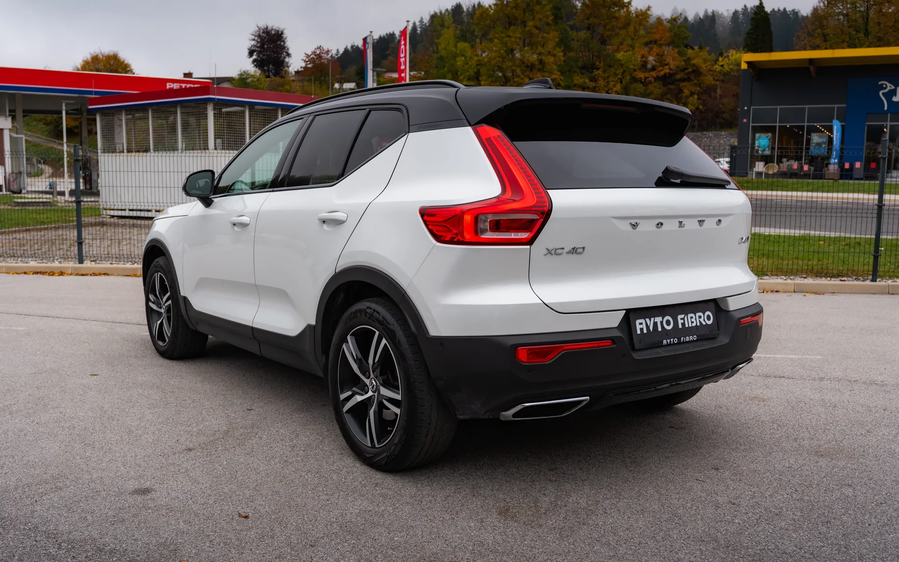 Zunanja slika - Volvo XC40 - T4 AWD R-Design Avt. - 5