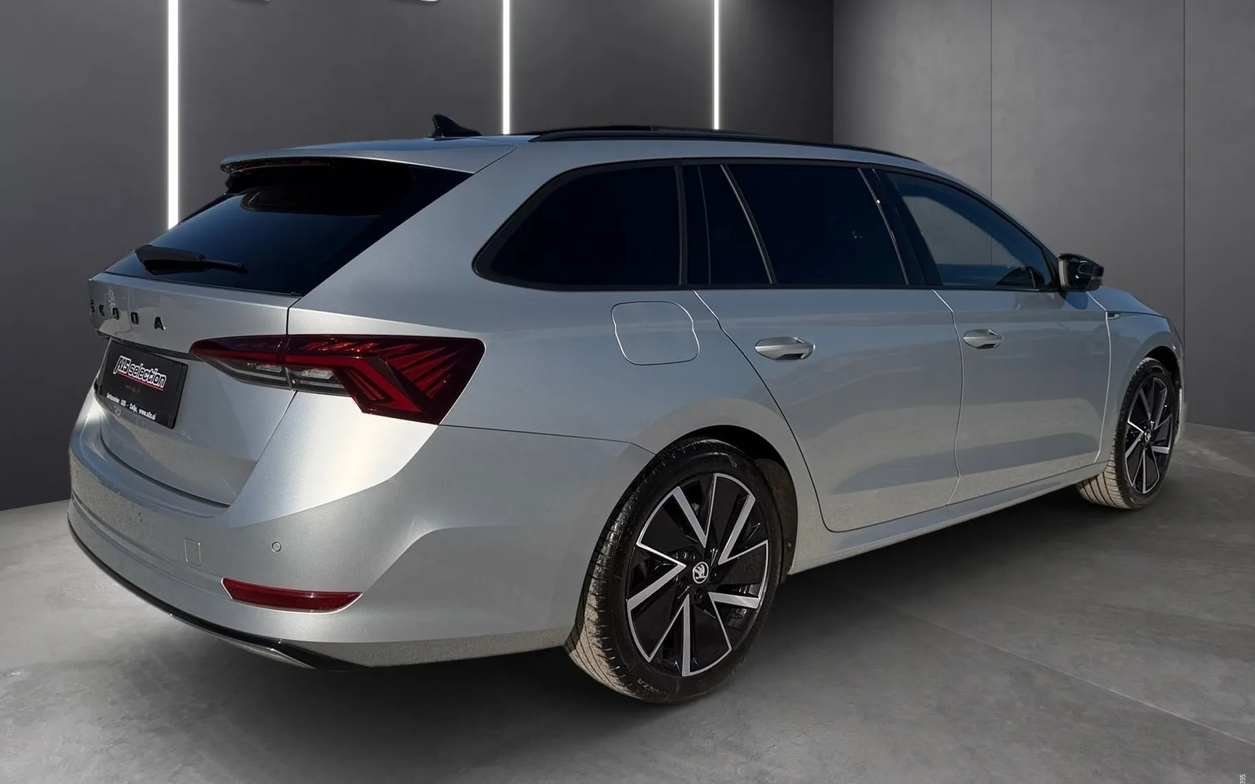 Zunanja slika - Škoda Octavia - Combi 2.0 TDI Sportline DSG-Panorama-Vlečna klju.. - 3