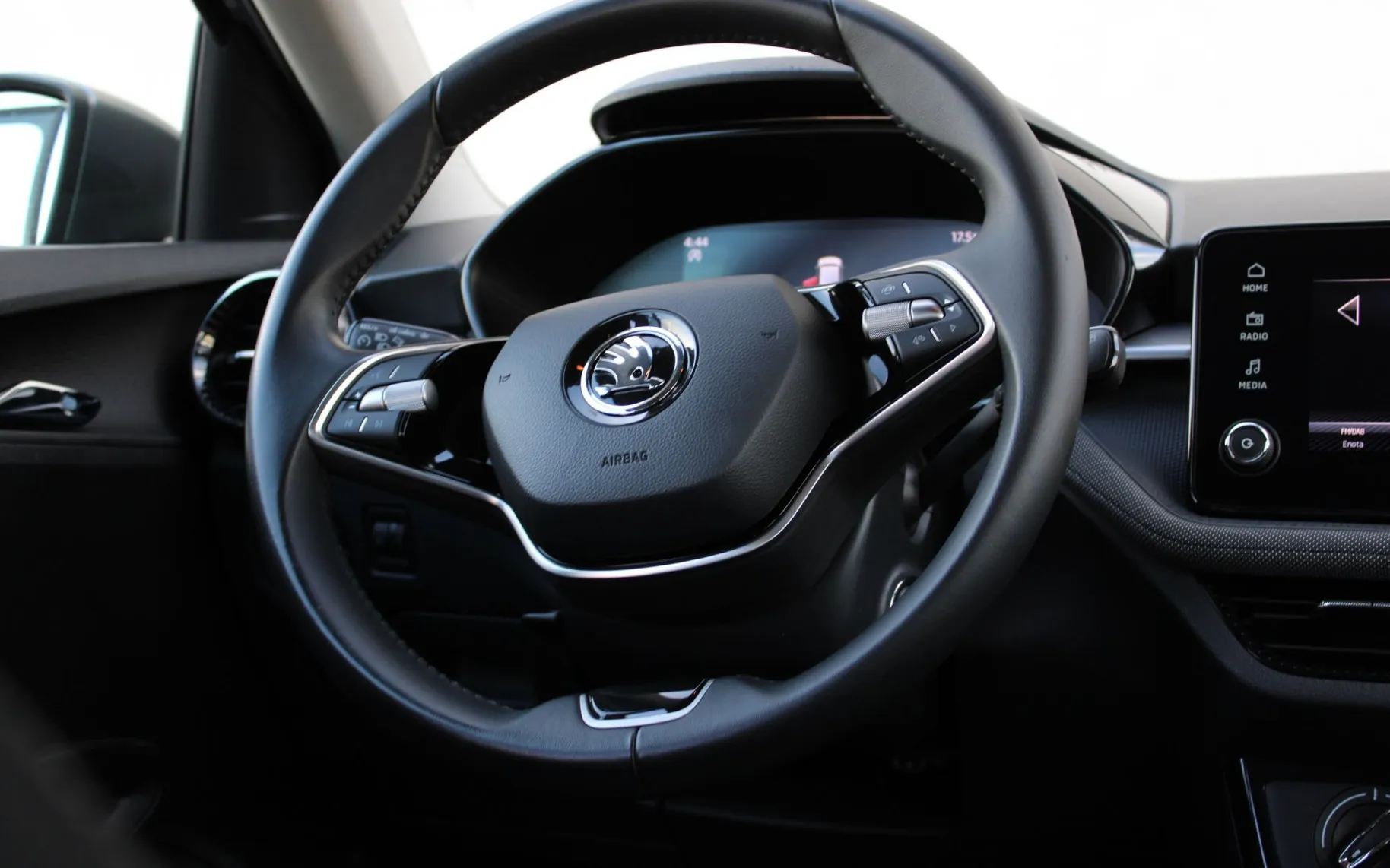 Zunanja slika - Škoda Fabia - Selection 1.0 TSI LED TEMPO PDC ALU 16 LANE ASS - 13