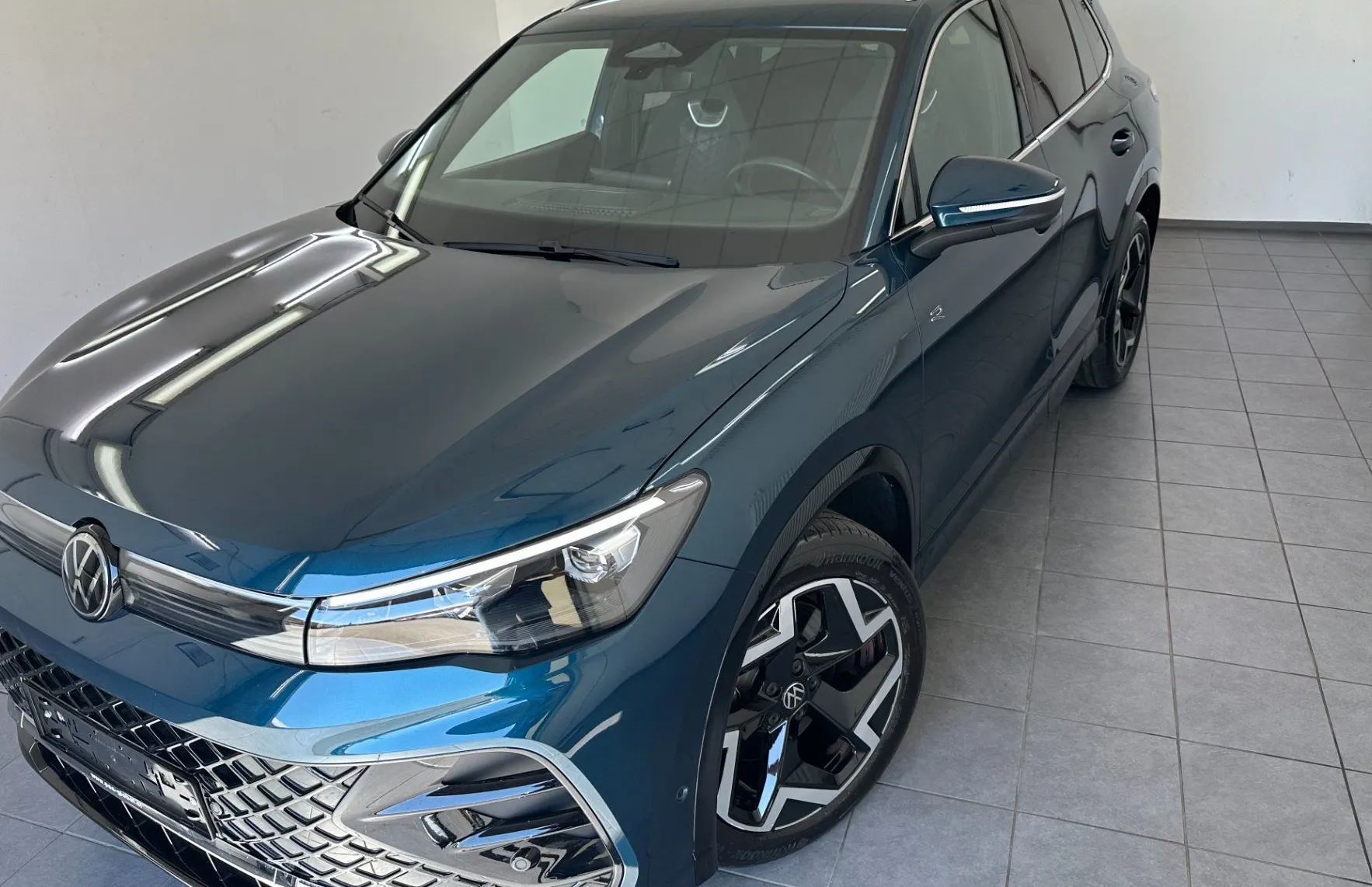 Zunanja slika - Volkswagen Tiguan - 2.0 TDI DSG R-Line 110kW.KAMERA.ACC.USNJE.LED - 1