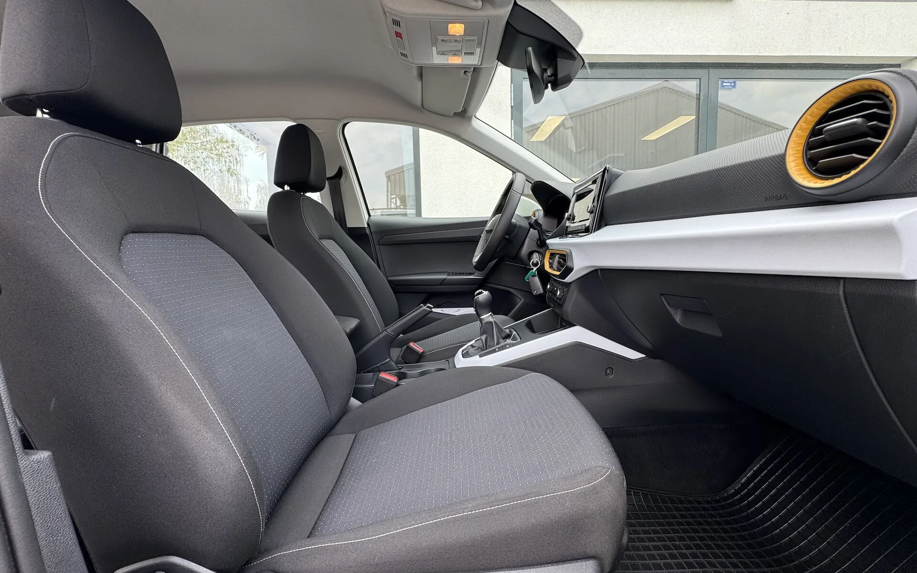 Zunanja slika - Seat Arona - 1.0 TSI 115KM HOLA SLO poreklo 1.LASTNIK ODLIČNA - 12