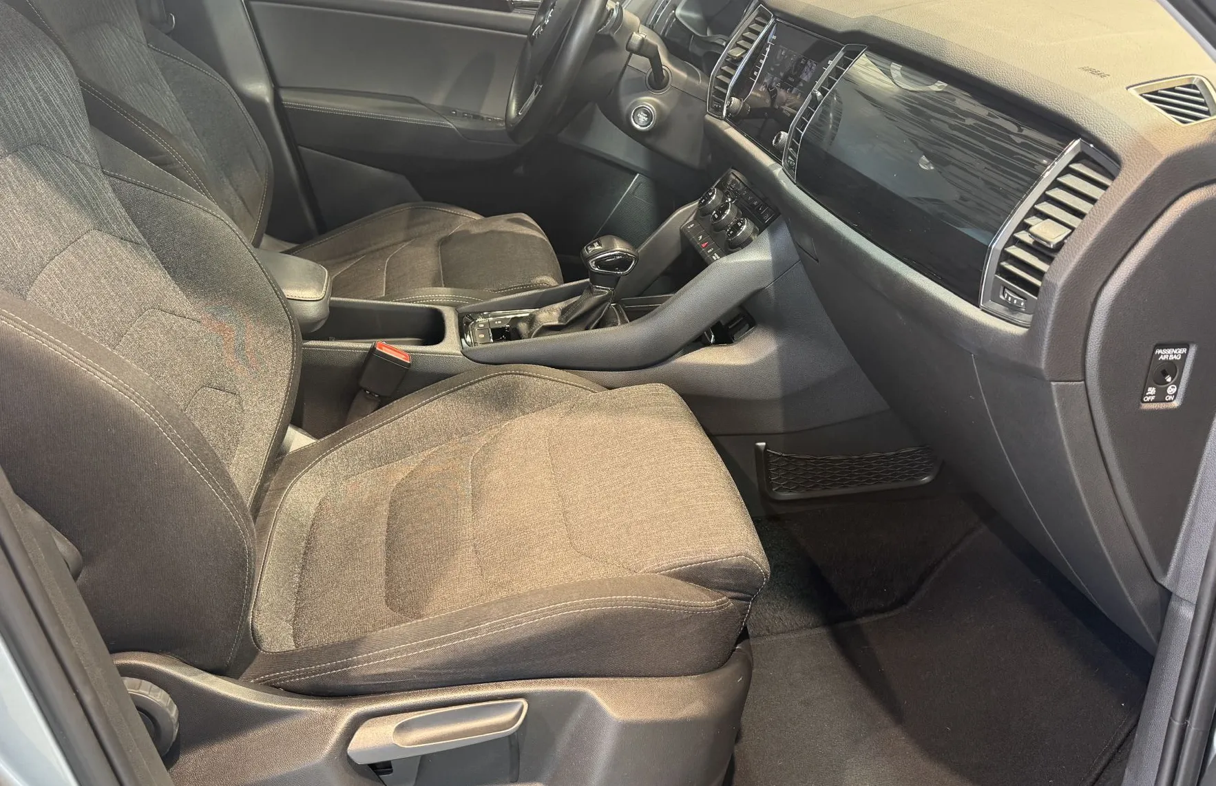 Zunanja slika - Škoda Kodiaq - 1.LASTNIK-SLO-4X4-DSG-LED-RADAR-KEYLES GO-GRETJE S - 17