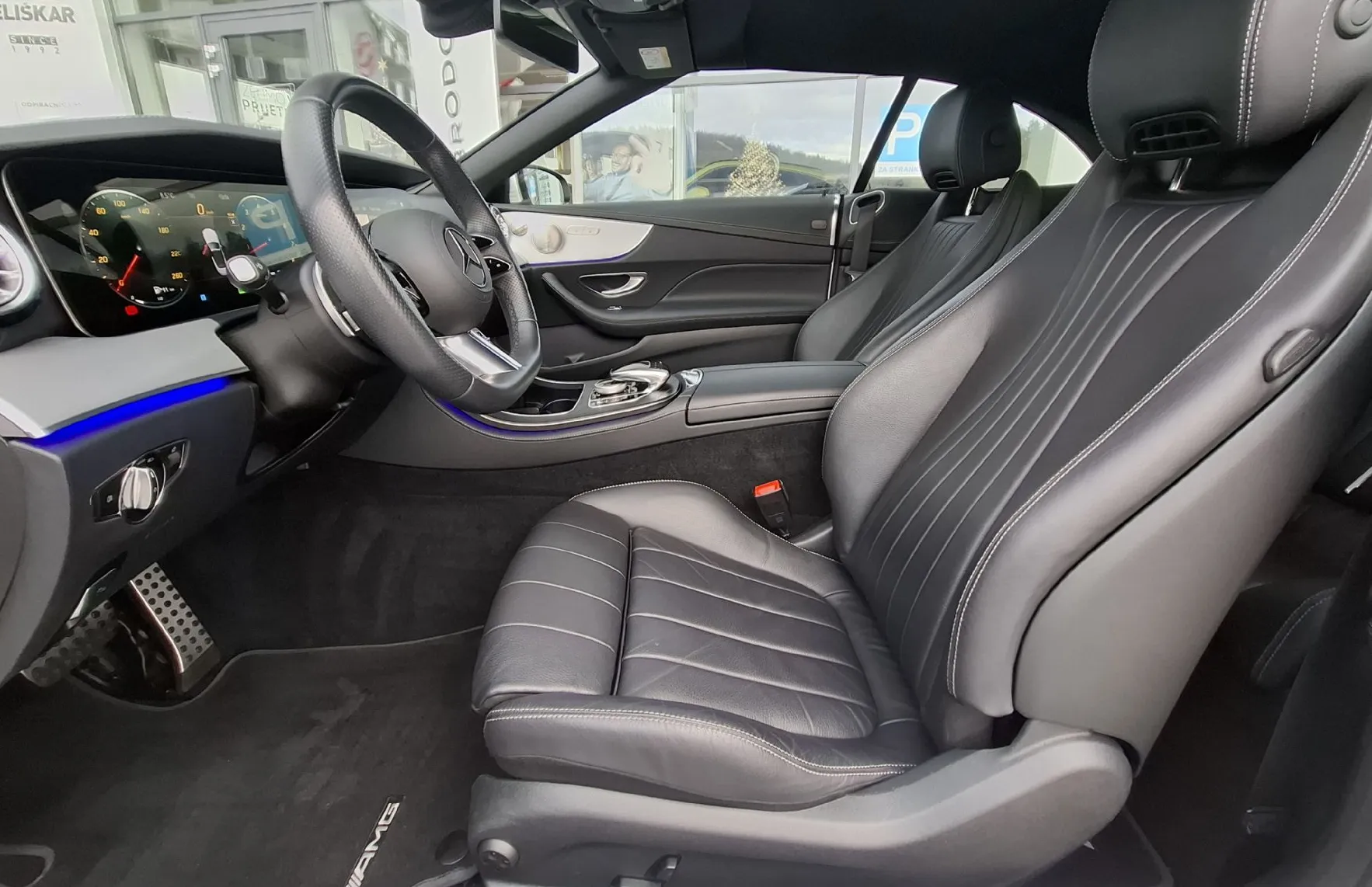 Zunanja slika - Mercedes-Benz E-Razred - E200 AMG LINE AVTOMATIK-BURMESTER HI-FI-KOT NOV - 11