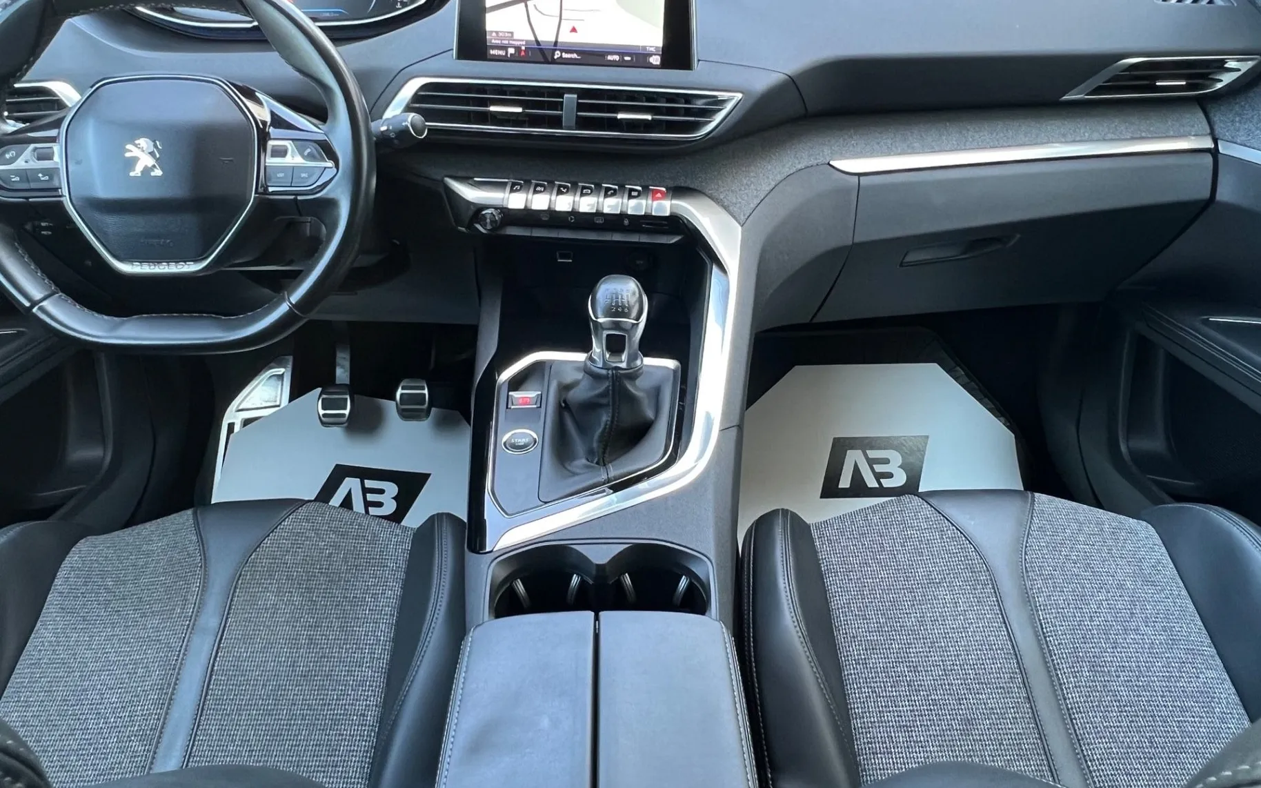 Notranja slika - Peugeot 5008 - ALLURE+SLO+FULL LED+ALU+KEYLESS GO+HI-FI - 12