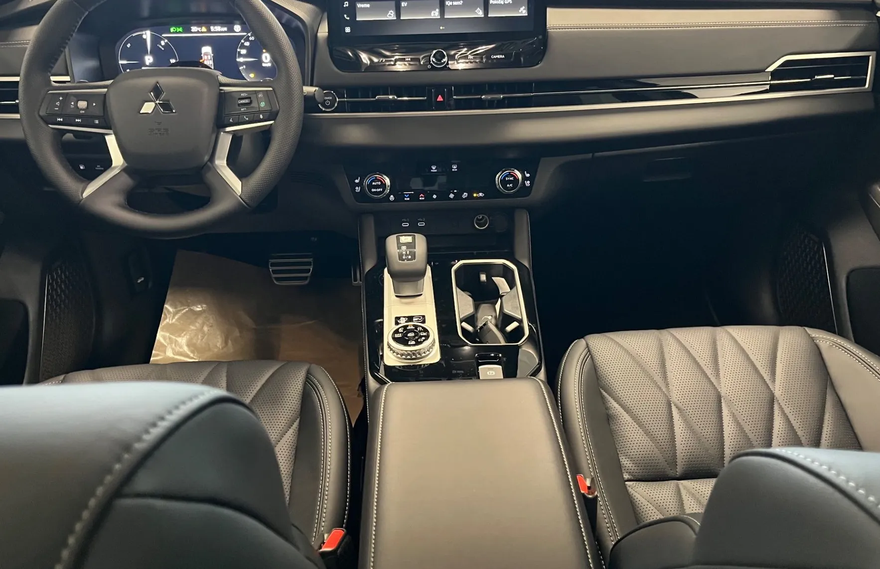 Zunanja slika - Mitsubishi Outlander - Black Edition PHEV 4WD 2.4  Avt. - NA ZALOGI - - 8