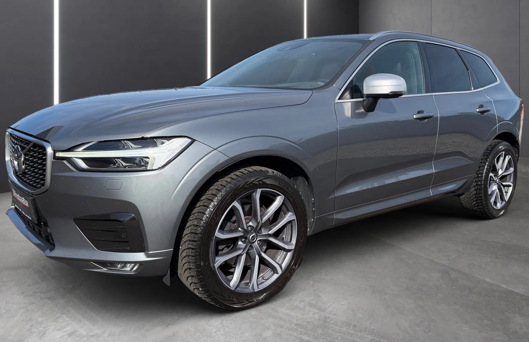 Zunanja slika - Volvo XC60 - D5 AWD R-Design Avt.-Vlečna kljuka-HeadUp-Harman.. - 1