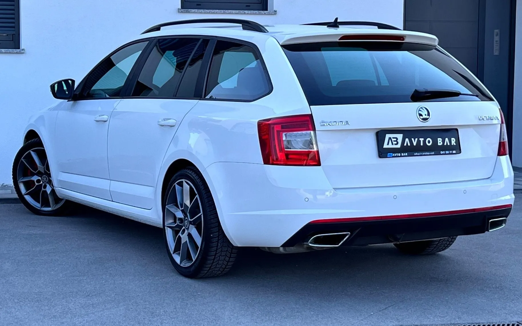 Notranja slika - Škoda Octavia - 2.0 TDI RS+XENON+NAVI+PDC+KLJUKA - 8