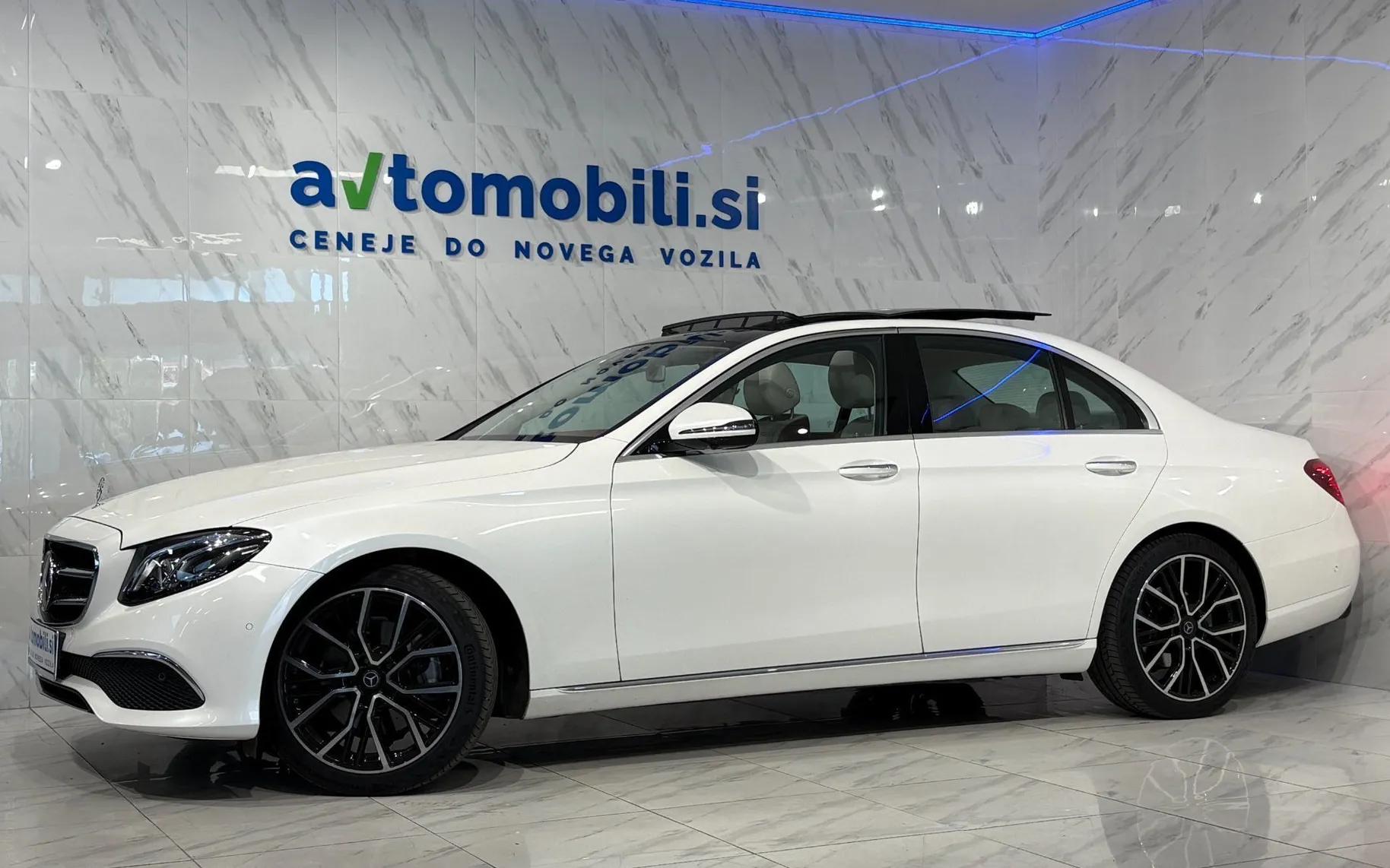 Zunanja slika - Mercedes-Benz E-Razred - 220d 4Matic|Pano|ACC|Designo|Burmester|360K|Memory - 2