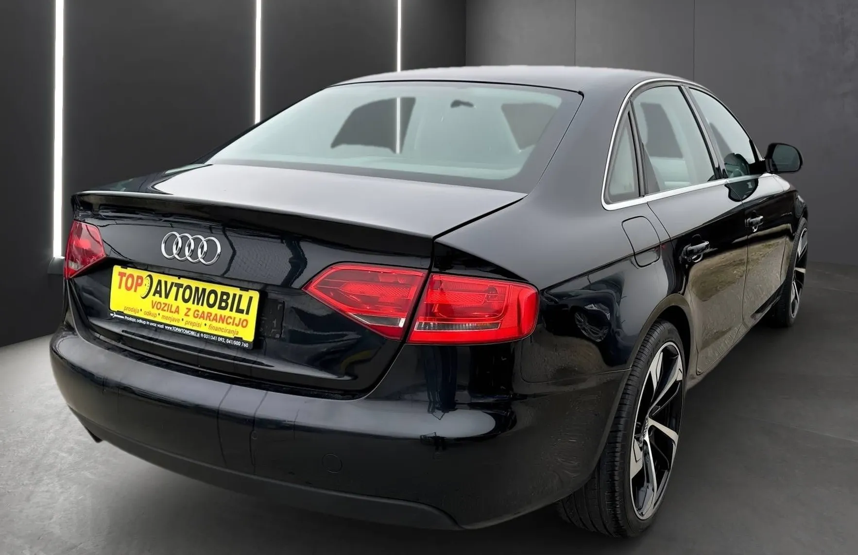 Zunanja slika - Audi A4 - 2.0 TDI SLOVENSKI BI-XENON TEMPOMAT PDC MEGLENKE . - 7