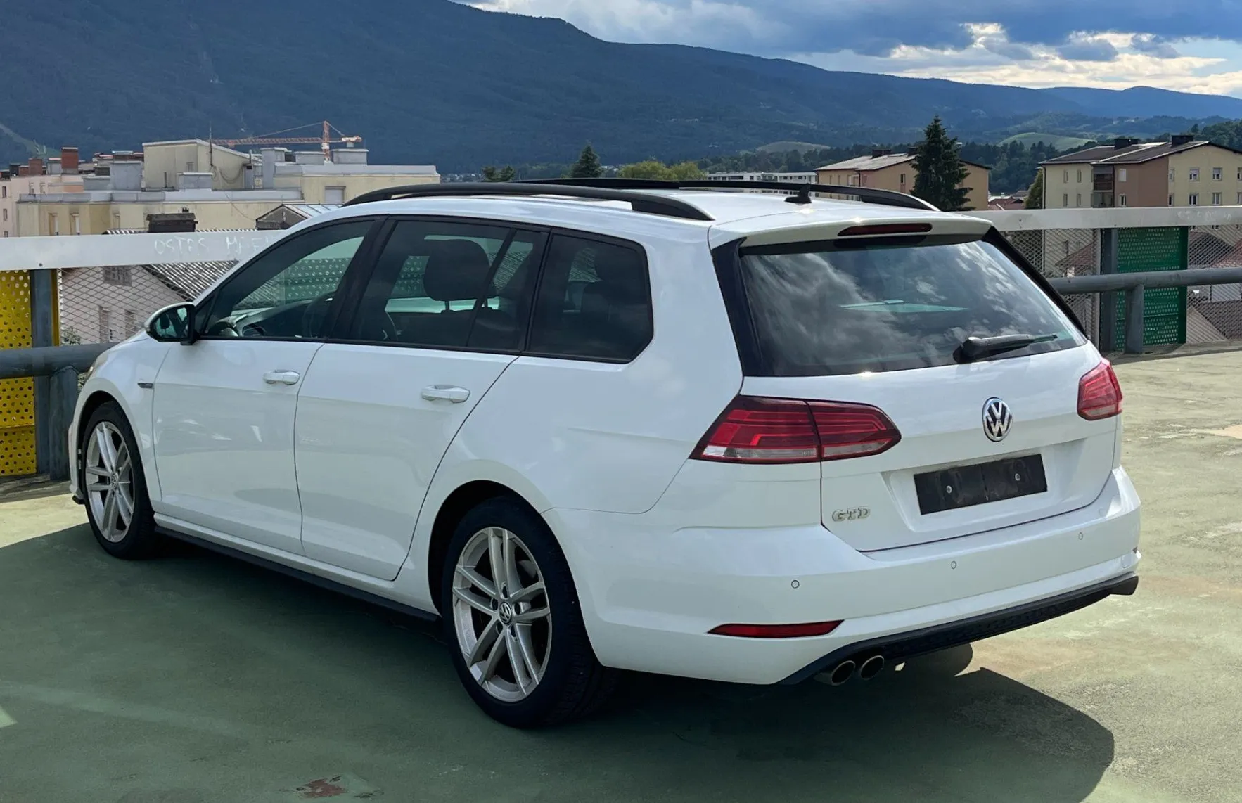 Zunanja slika - Volkswagen Golf - Variant 2.0 GTD BMT DSG LED. NAVI.2XPDC.OGR. SEDEŽ - 6