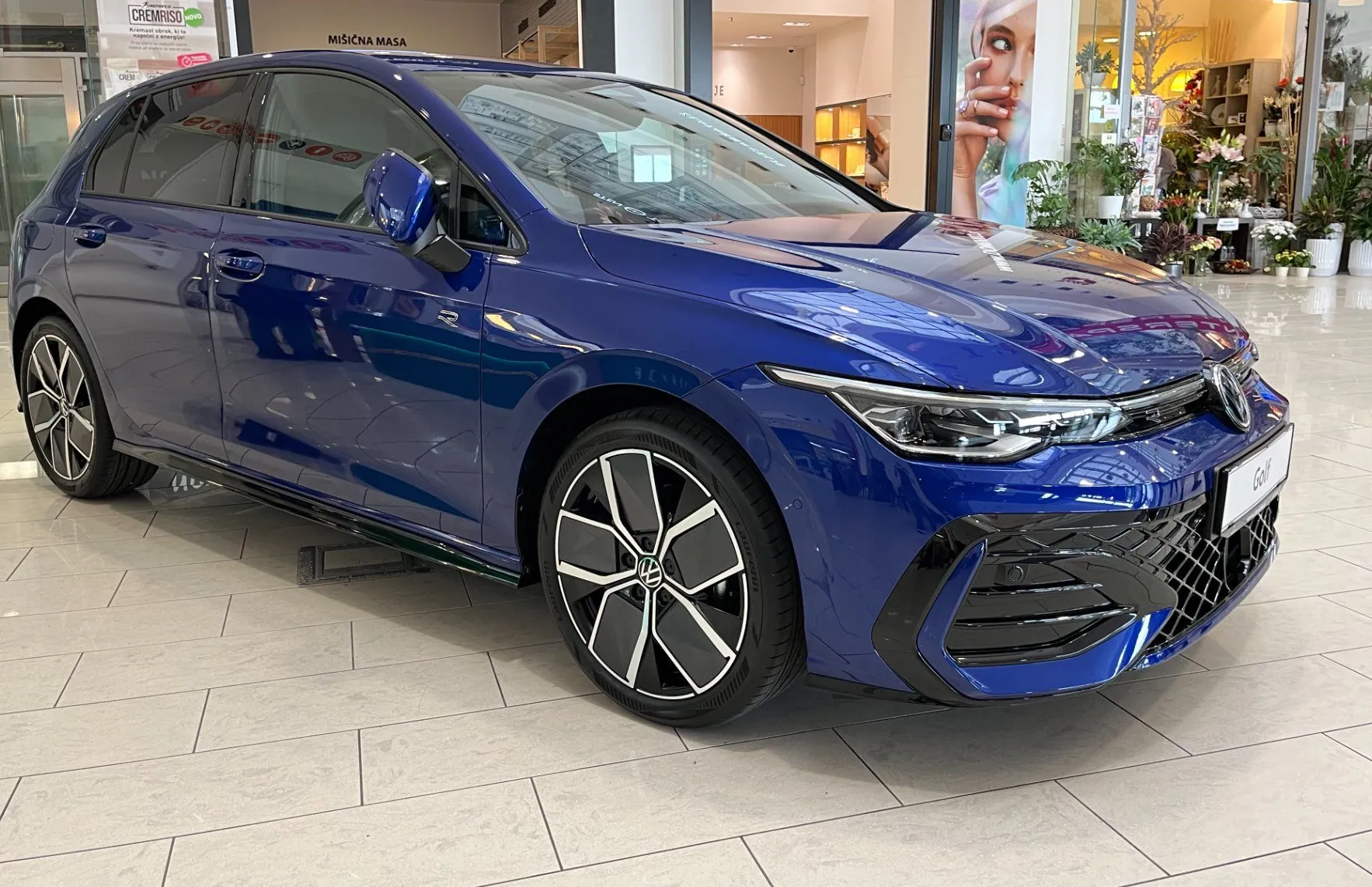 Zunanja slika - Volkswagen Golf - 1.5 eTSI BMT 4Joy DSG - 3