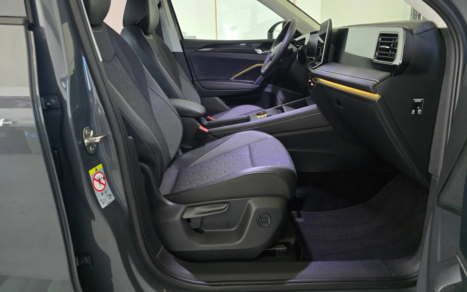 Notranja slika - Volkswagen Tiguan - 1.5 eTSI GOAL DSG - LED Plus.360kam.asistence.navi - 18