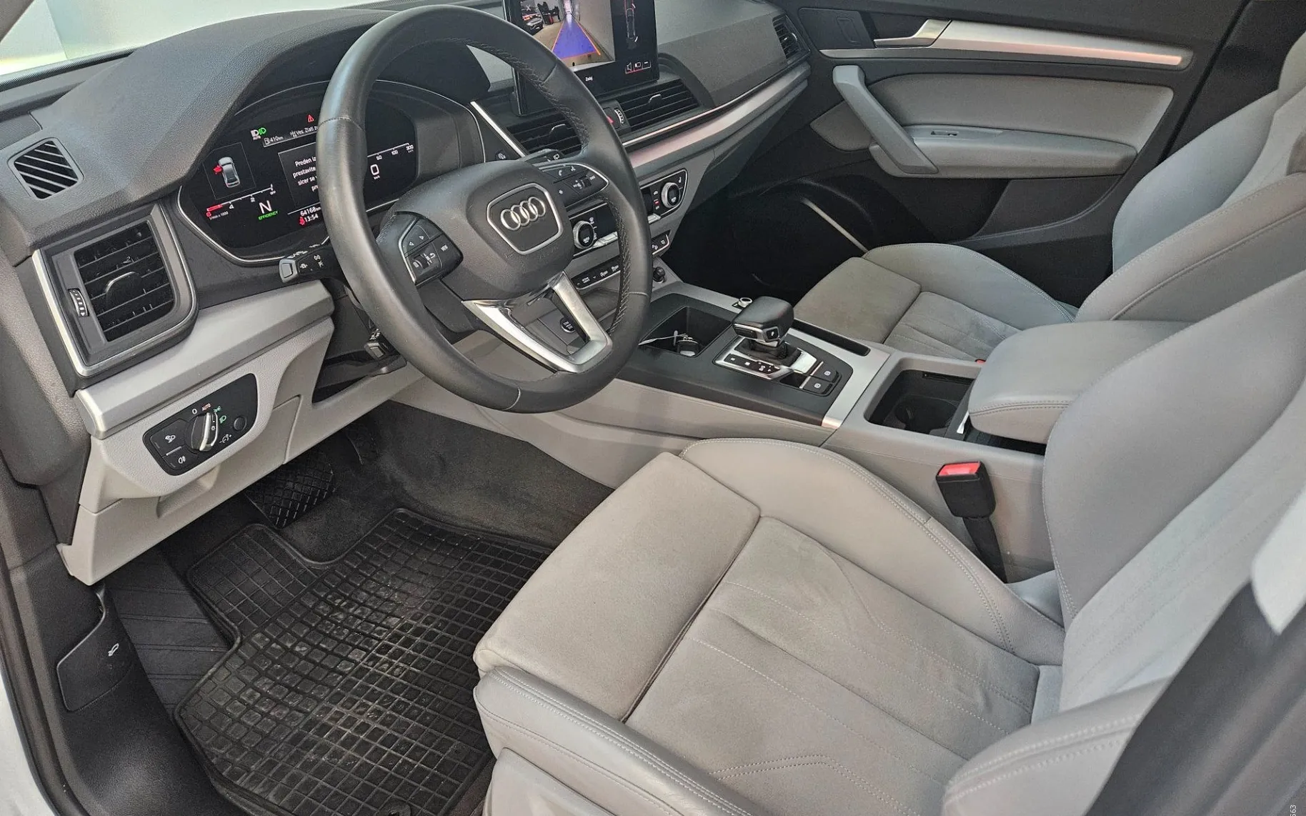 Notranja slika - Audi Q5 - 35 TDI Advanced S tronic - 7