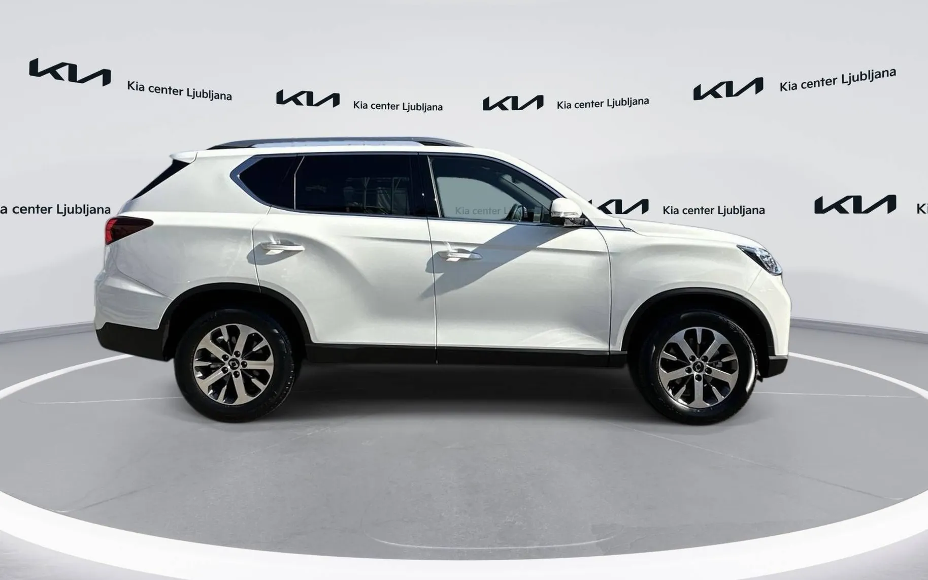 Zunanja slika - KG Mobility Rexton - 2.2 XDI LIMITED EXCLUSIVE PANORAMA+ 4x4 A T - 4
