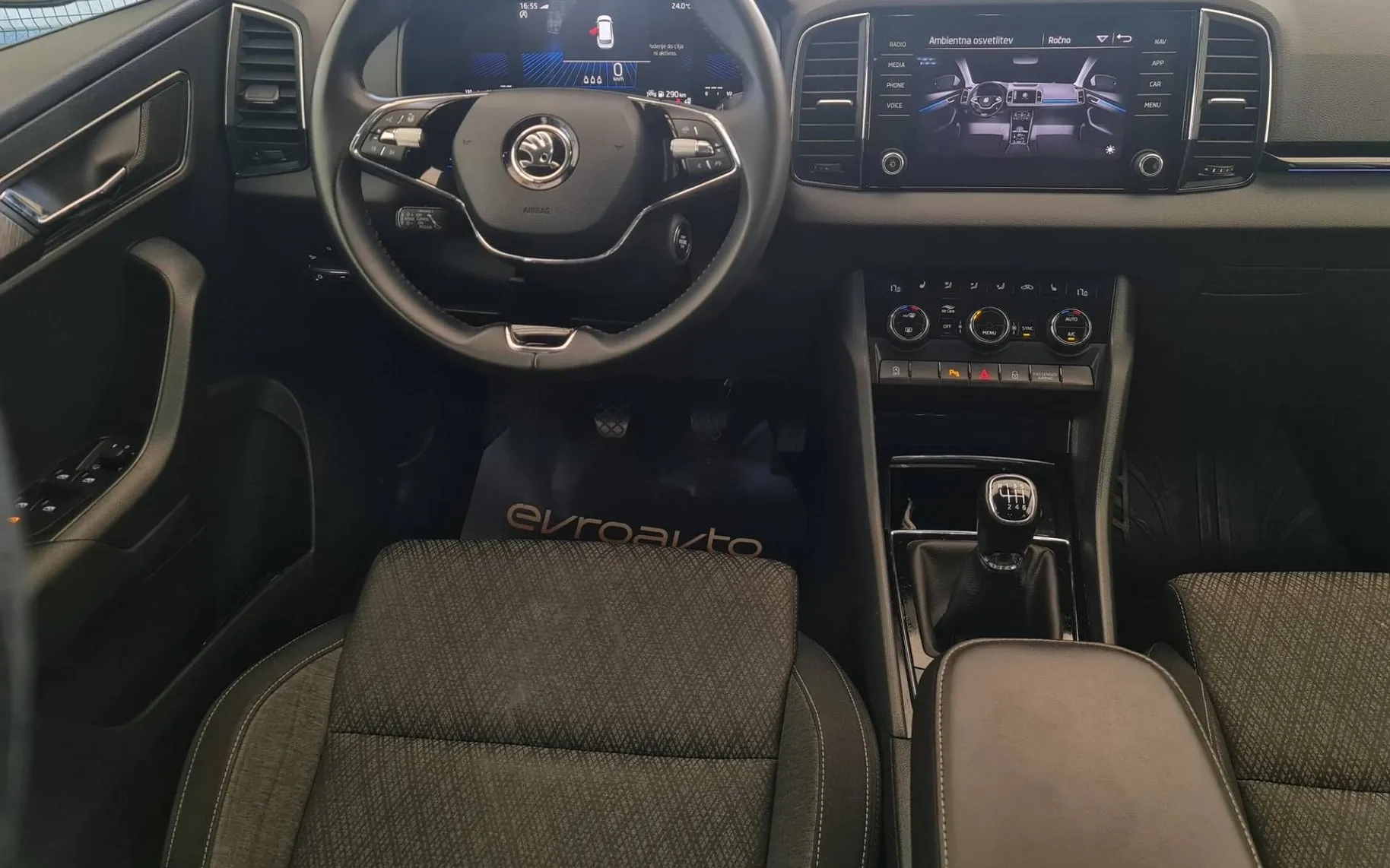 Notranja slika - Škoda Karoq - 2.0 TDI Style•1. lastnik Slovensko poreklo... - 17