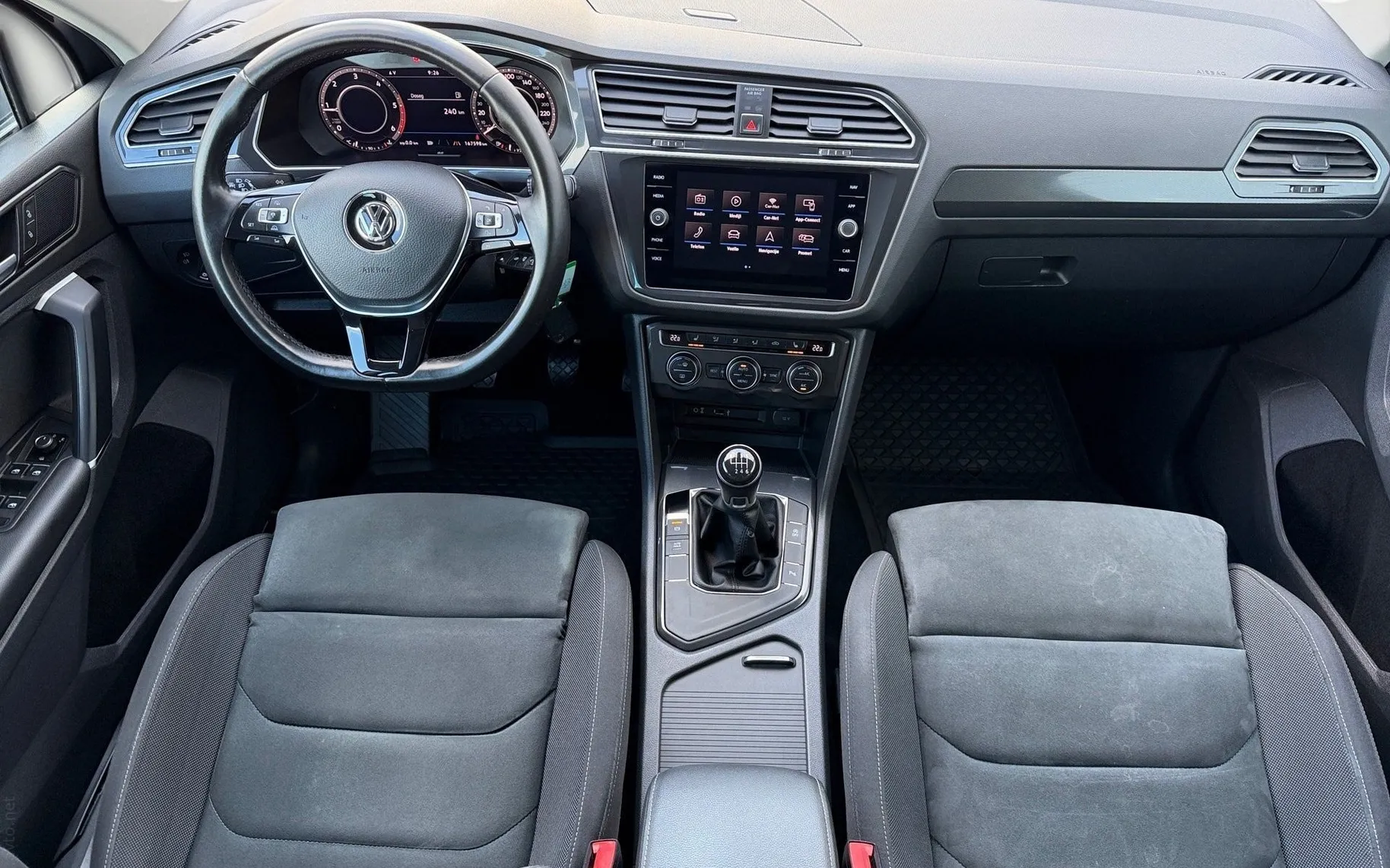 Notranja slika - Volkswagen Tiguan - 2.0 TDI BMT Highline-SLO-1.lastnik-LED High-ACC... - 10