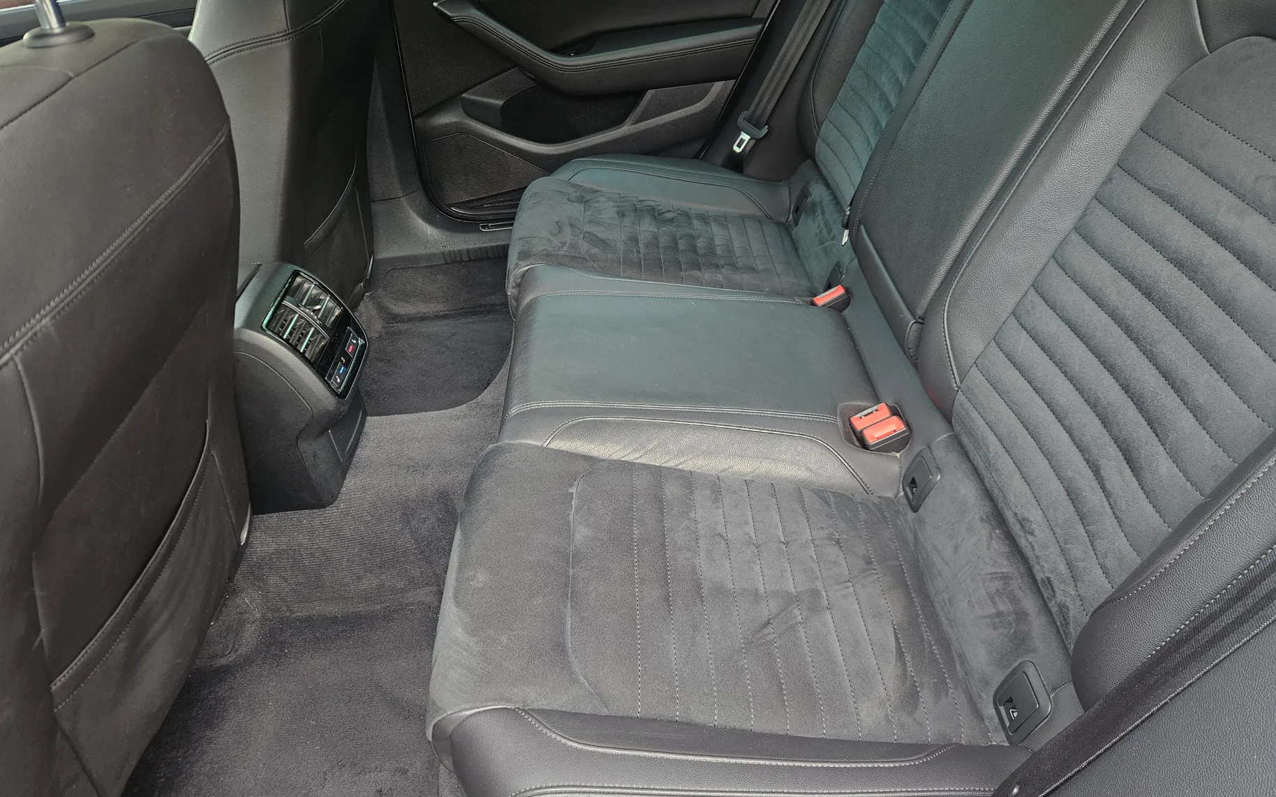 Notranja slika - Volkswagen Passat - Variant 2,0 TDI BMT Highline DSG - 10