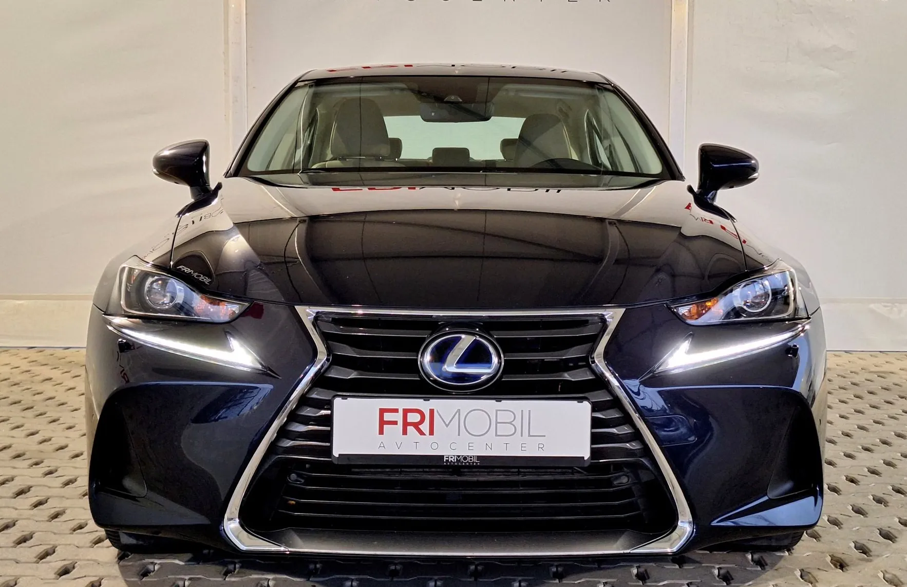 Zunanja slika - Lexus IS - 300h Base - 5