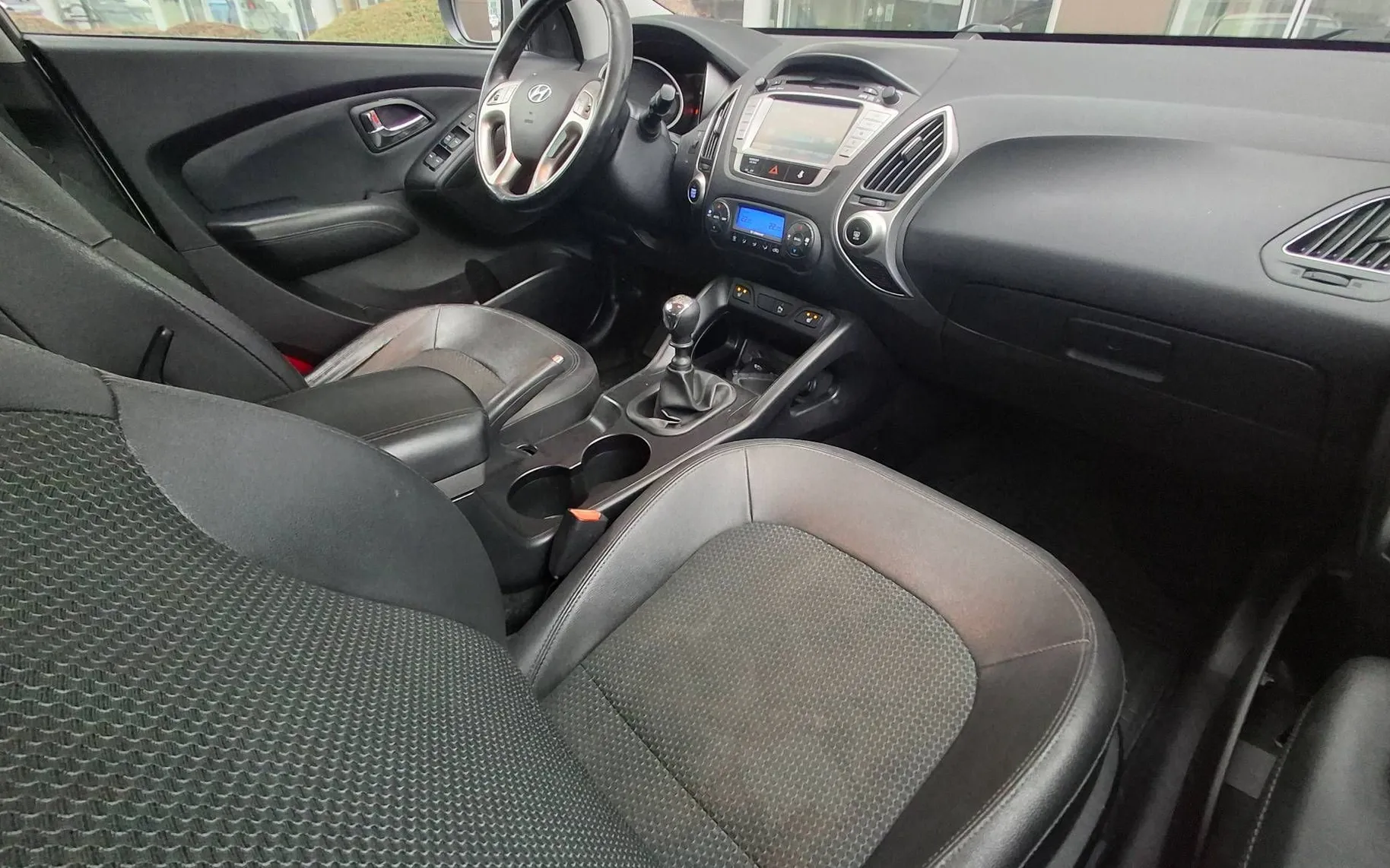 Zunanja slika - Hyundai ix35 - 2.0 CRDI Premium 4WD... - 10