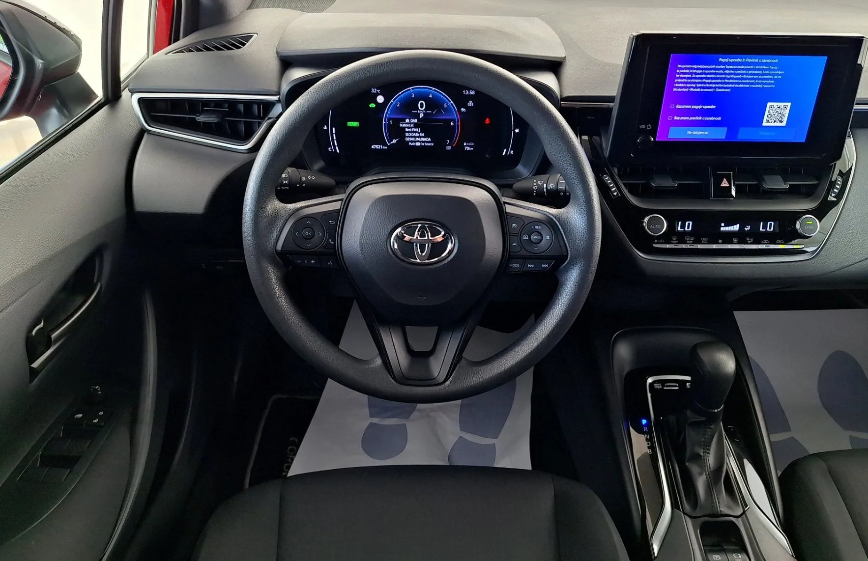Zunanja slika - Toyota Corolla - TS Hybrid 1.8 VVT-i Terra Black Pack - 12