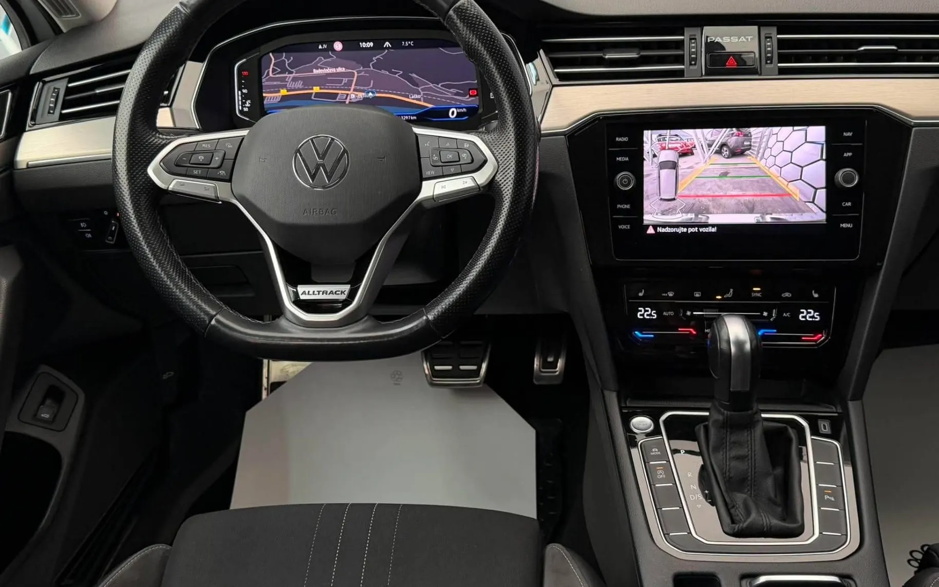 Notranja slika - Volkswagen Passat Alltrack - 2.0 TDI•DSG•4X4•IQ LED•VIRTUAL•ACC•KAMERA•KLJUKA• - 9