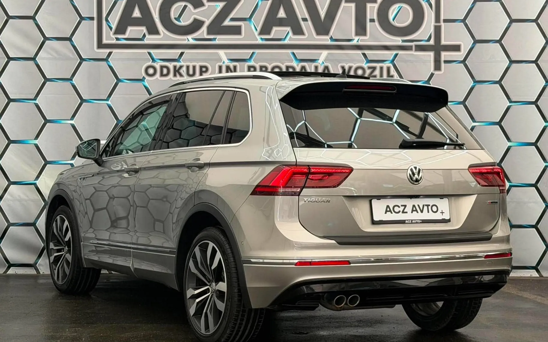Zunanja slika - Volkswagen Tiguan - 2.0 TDI•DSG•4X4•PANO•R LINE•FUL LED•VIRTUAL•ACC• - 6