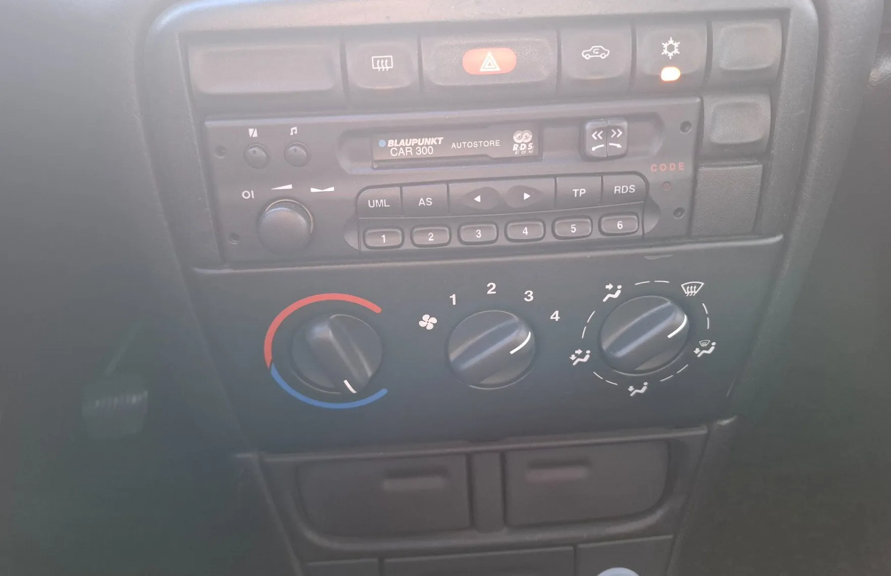 Zunanja slika - Opel Vectra - 1.6i 16V - SLOVENSKO POREKLO + ODLIČNO OHRANJEN - 13