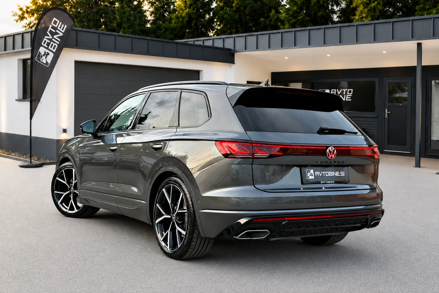 Zunanja slika - Volkswagen Touareg - 4MOTION•R-LINE•PANO•MASAŽA•ZRAČNO•1LASTNIK•KOT N - 11