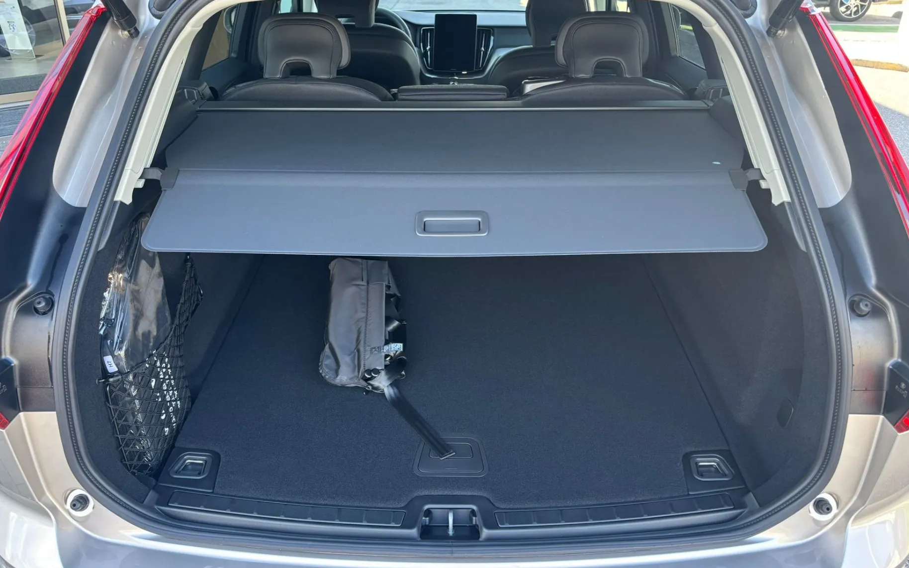 Zunanja slika - Volvo XC60 - B5P Core AT AWD 3 leta garancije + 3 servisi - 6