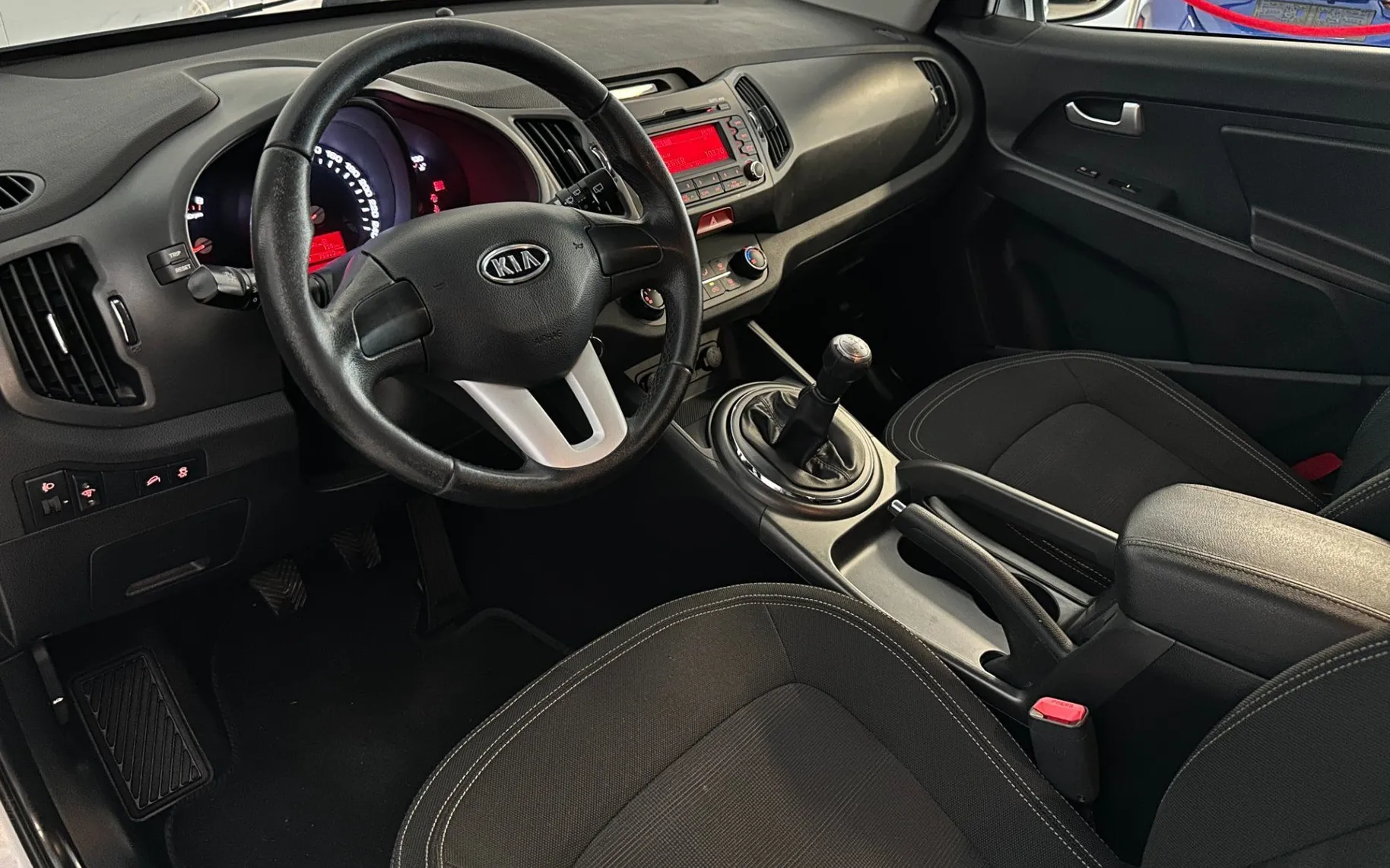 Notranja slika - KIA Sportage - 2.0 Active - Slovensko vozilo... - 7