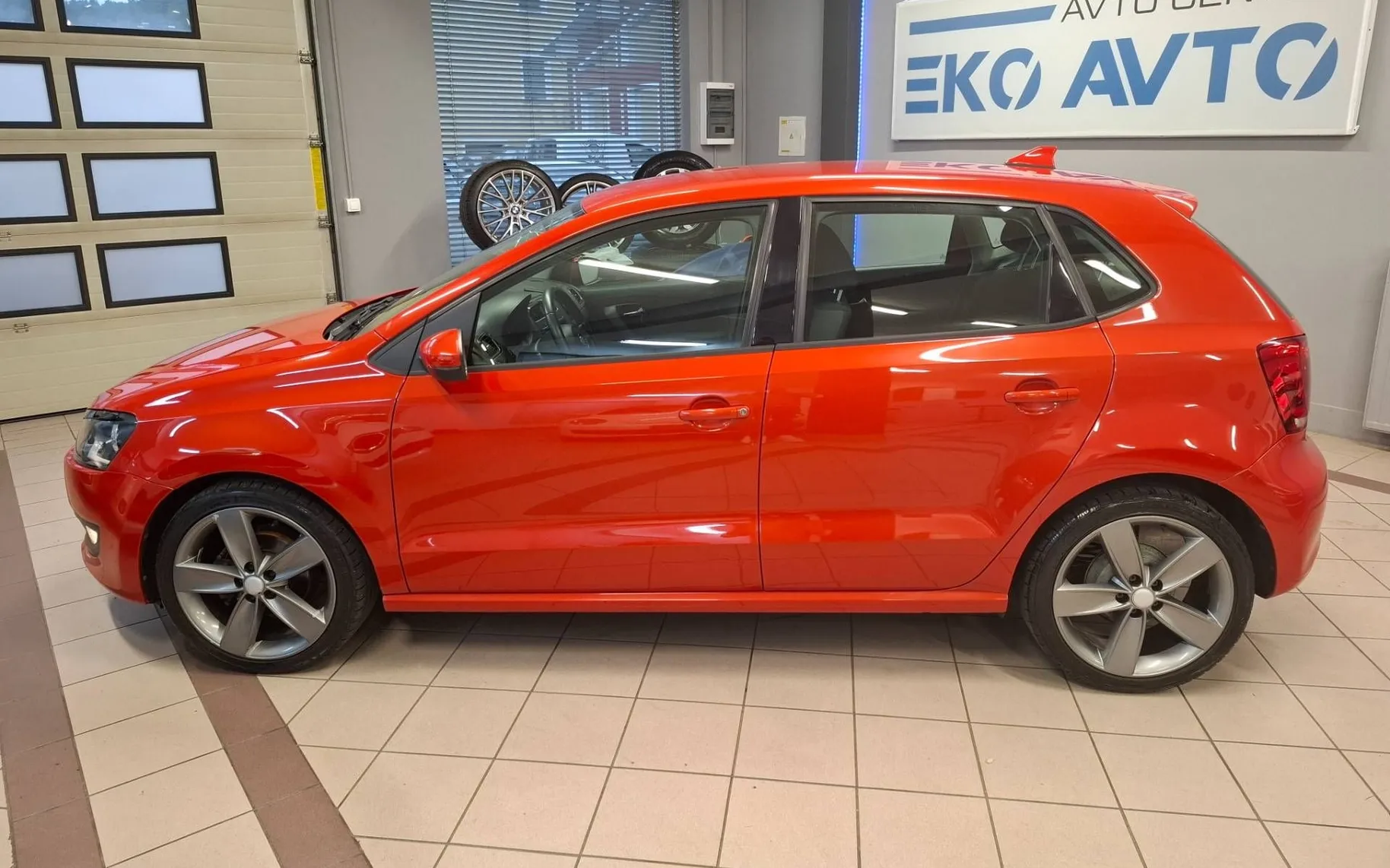 Notranja slika - Volkswagen Polo - 1.4 Comfortline KREDIT BREZ GA-KLIMA-ALU-NAVI - 7