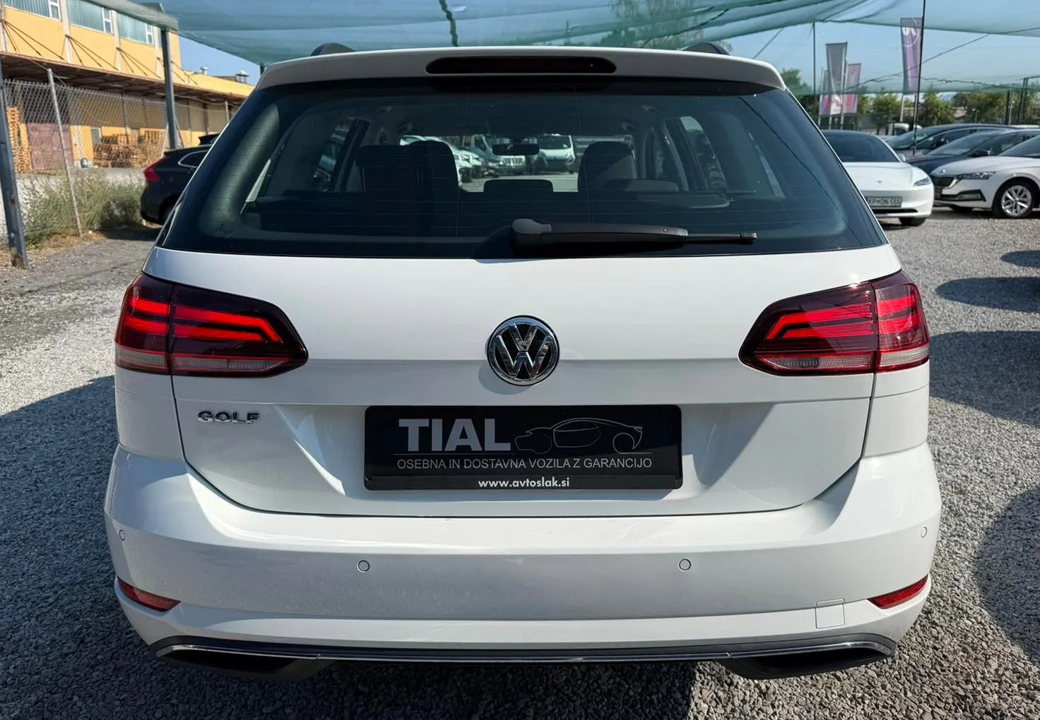 Zunanja slika - Volkswagen Golf - Variant 1.6 TDI AKTIVNI TEMP.-2X PDC-OPRAVLJEN VELIK SERV. - 9