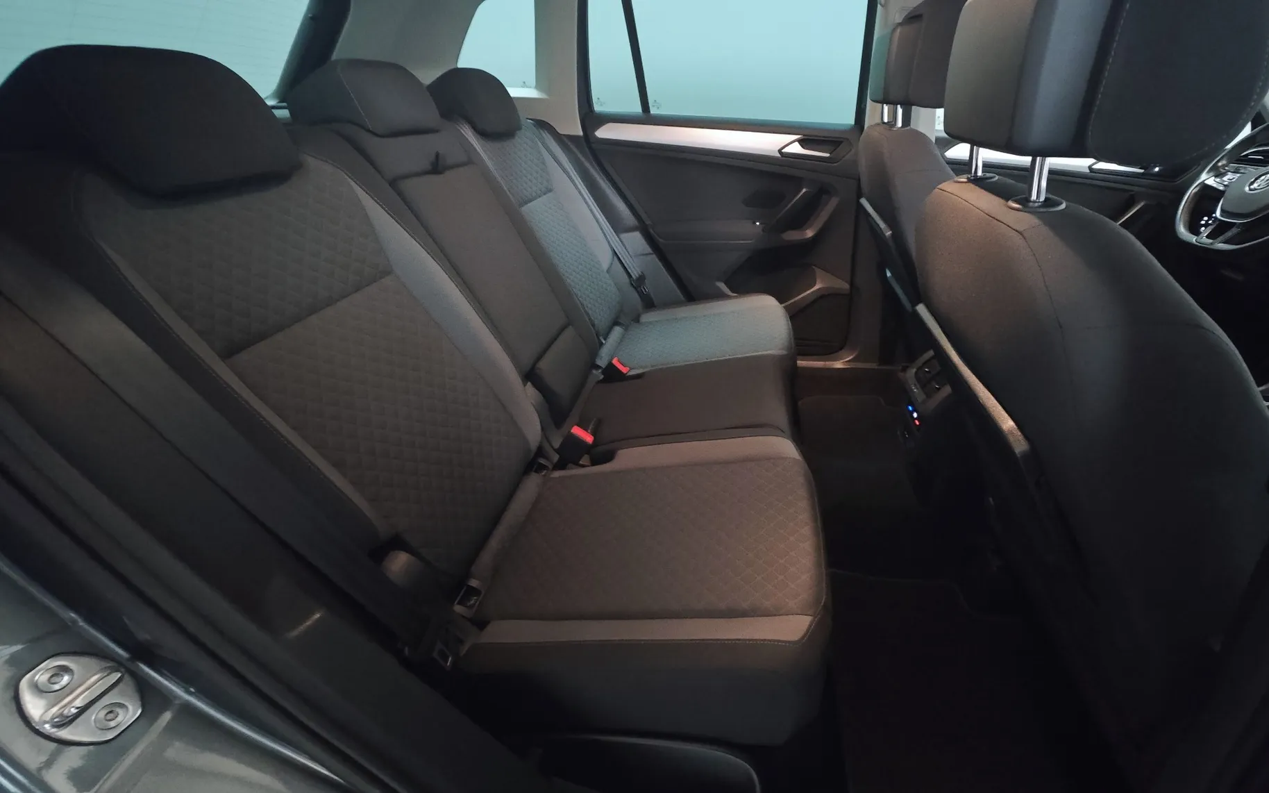 Zunanja slika - VW Tiguan - 2.0 TDI SCR BMT Comfort Edition 110kW DSG NAVI ACC - 16