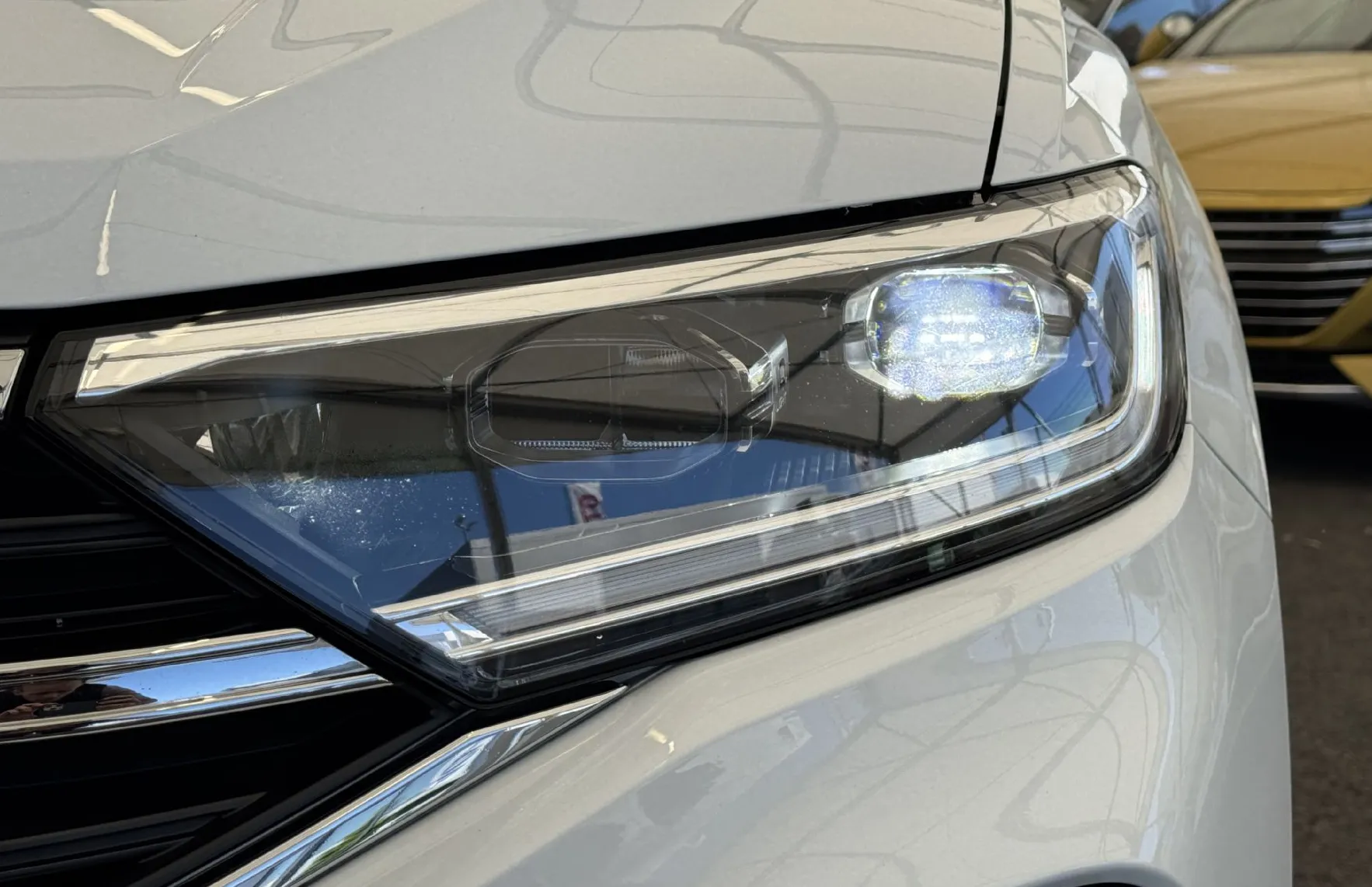 Zunanja slika - Volkswagen T-Roc - R-Line 1.0TSI BMT LED PLUS-KAMERA-NAVI-OGR SEDEŽA - 3