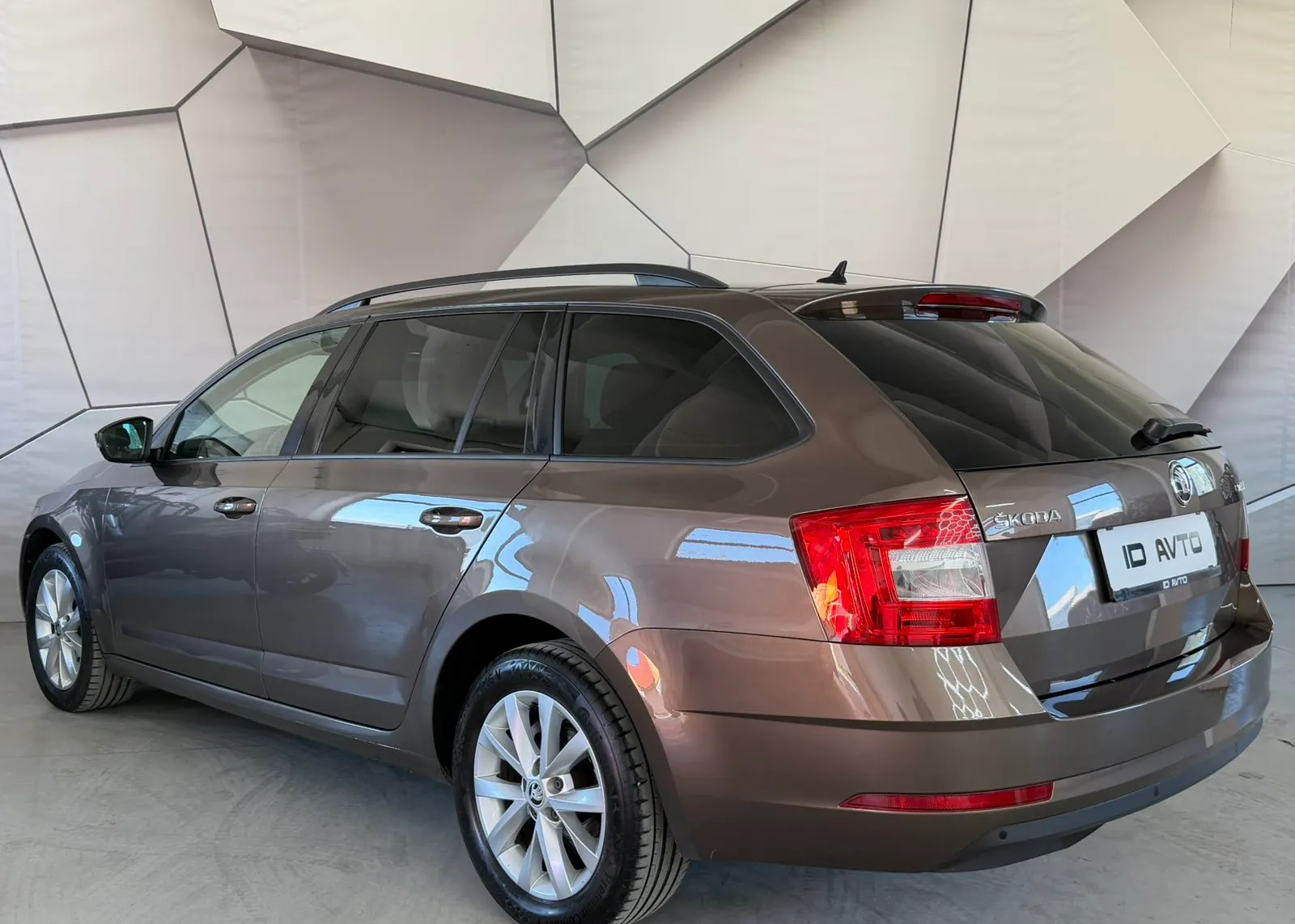 Zunanja slika - Škoda Octavia - Combi 2,0 TDI L&K DSG - 7