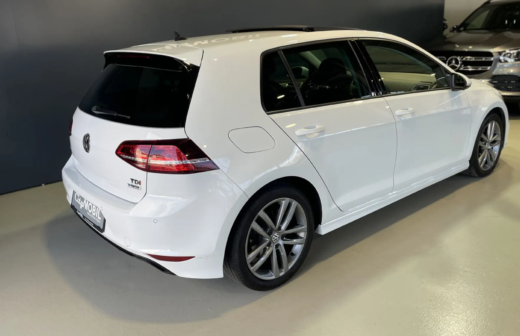 Zunanja slika - VW Golf - 1.LASTNIK-R LINE-PANORAMA-KAMERA-LED-TEMPOMAT-ALU - 8
