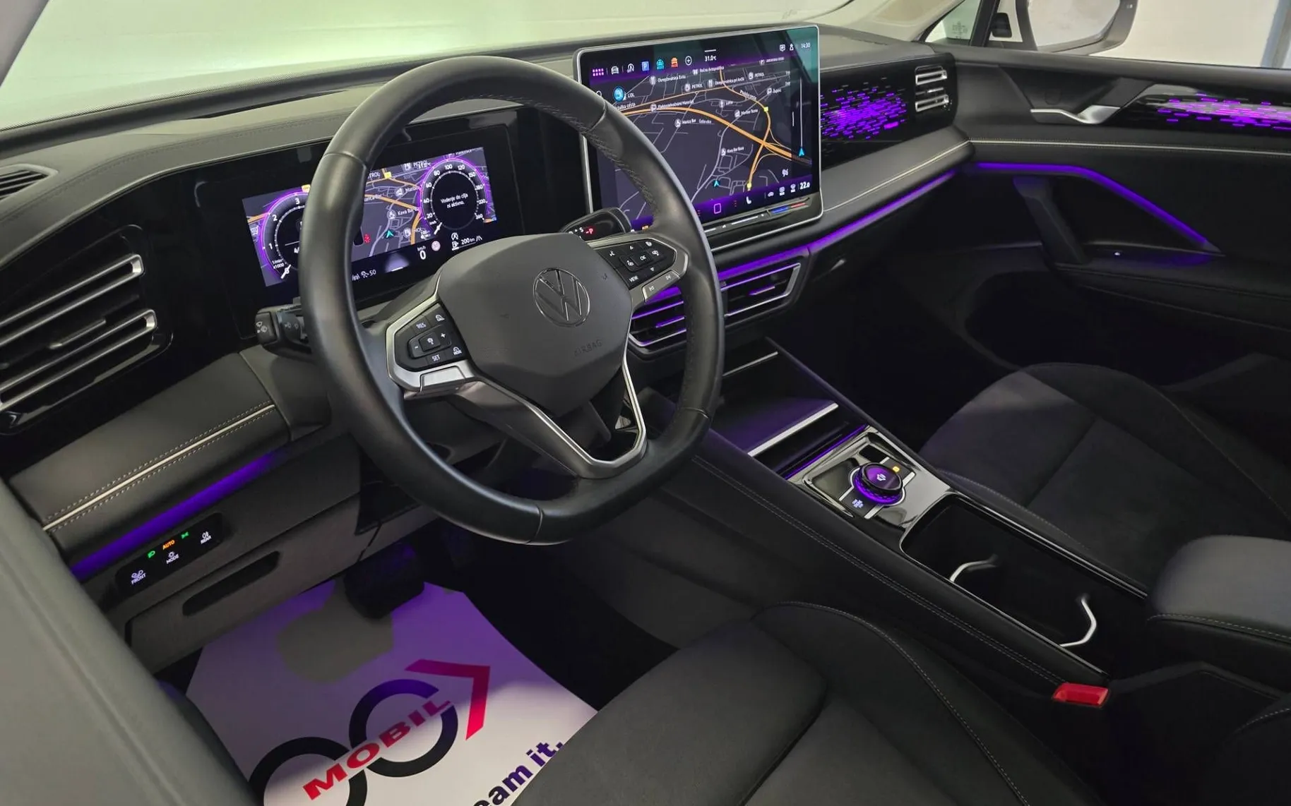 Notranja slika - Volkswagen Tiguan - 2.0 TDI Elegance DSG - LED Plus.alcantara.kamera - 9