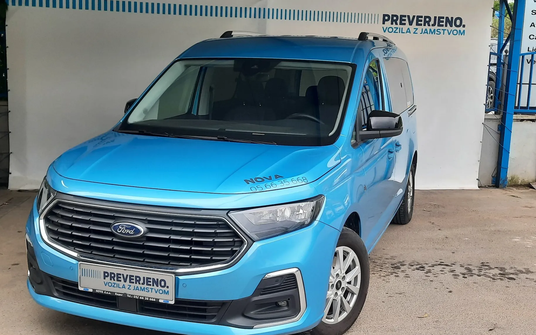 Zunanja slika - Ford Tourneo Connect - 1.5 EcoBoost 114 KM  M6. TITANIUM L2 - 1