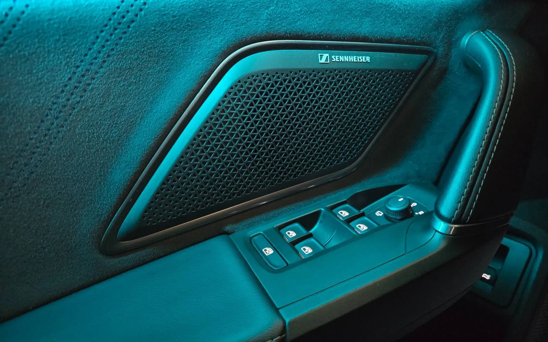 Notranja slika - Cupra Formentor - 1.5 eTSI DSG - Matrix.360kam.Sennheiser.DCC.ALU19 - 18