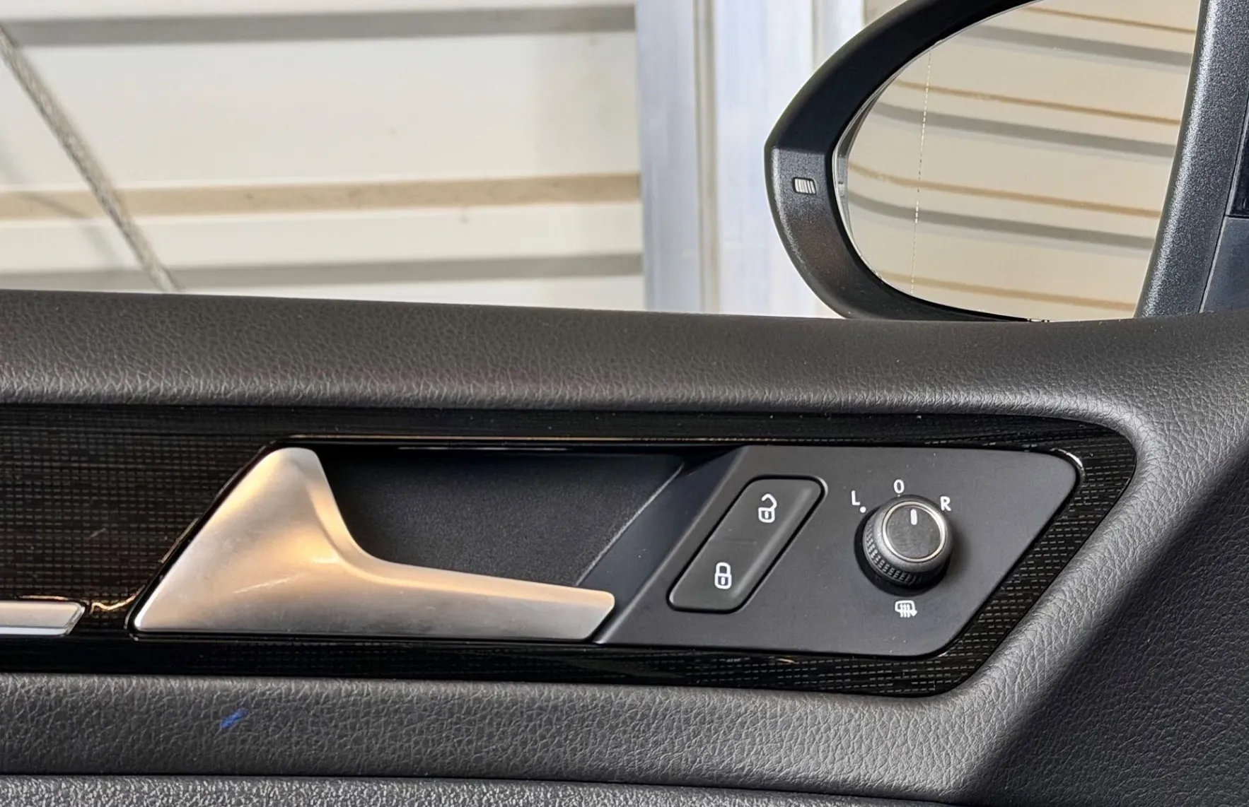 Zunanja slika - Volkswagen Golf - 2.0 TDI - DSG - MASAŽA - ACC - FULL LED - PDC - 19