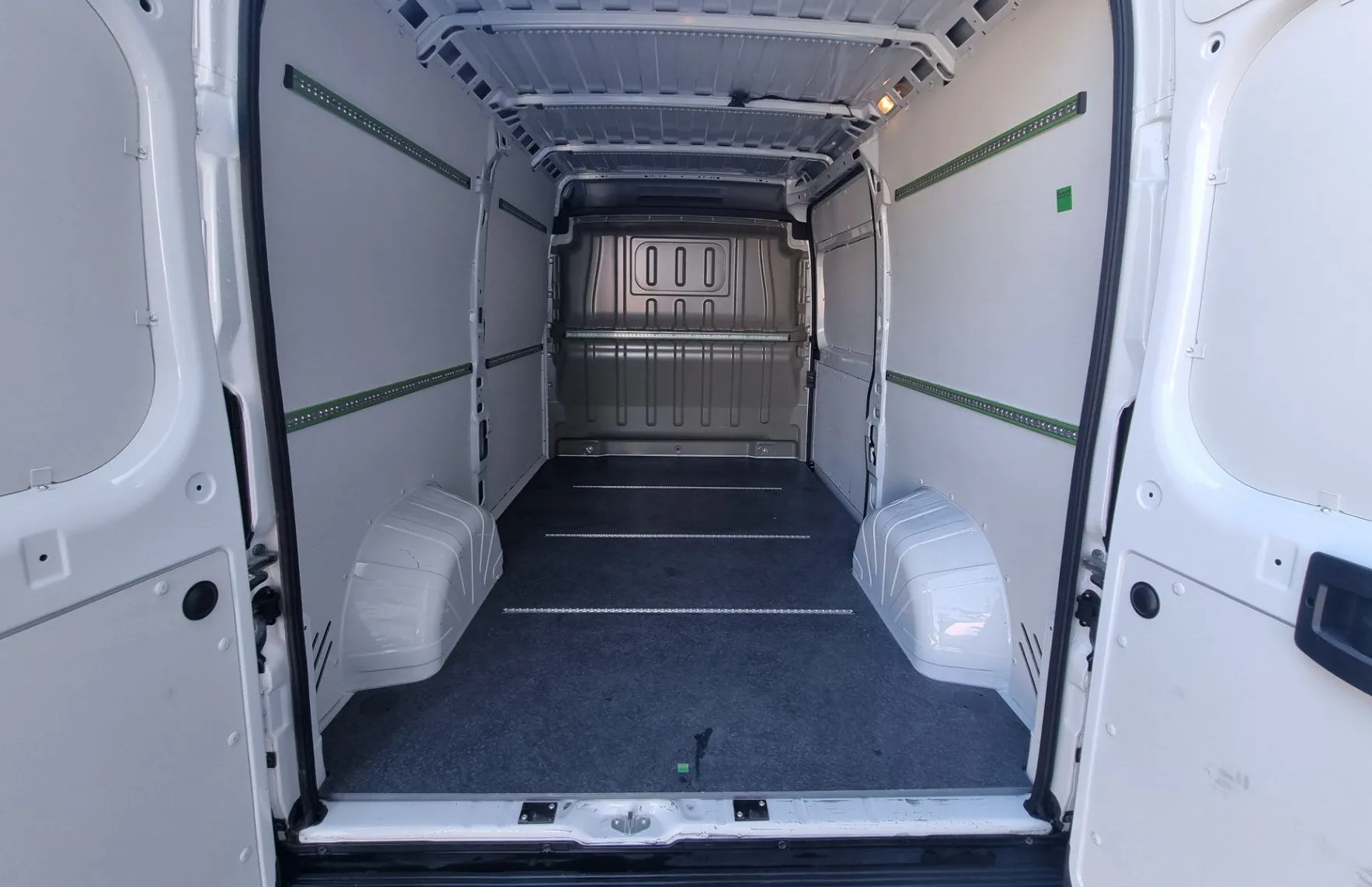Zunanja slika - Opel Movano - 2.2 BHDi L2H2 - 13