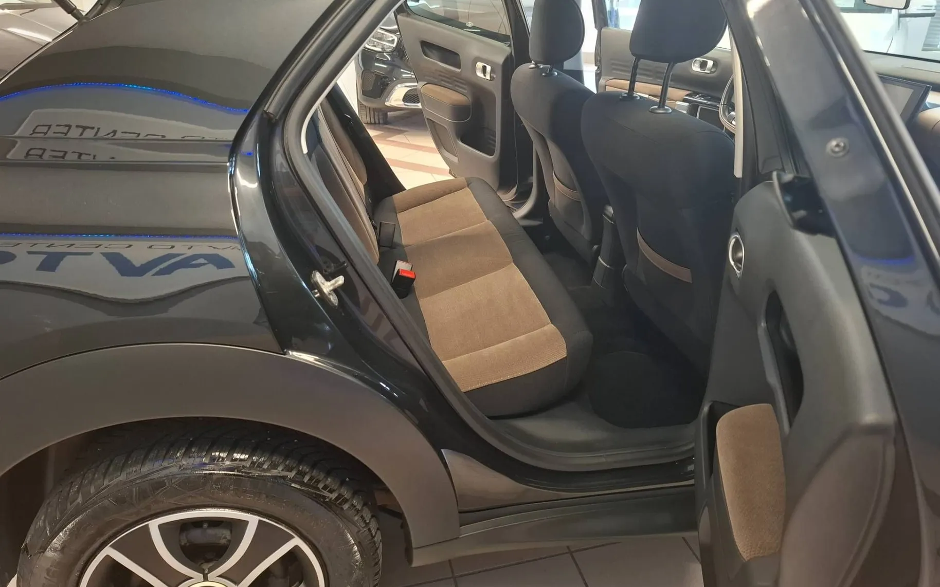 Notranja slika - Citroën C4 Cactus - 1.2 VTi Live-KREDIT BREZ POLOGA- ... - 11