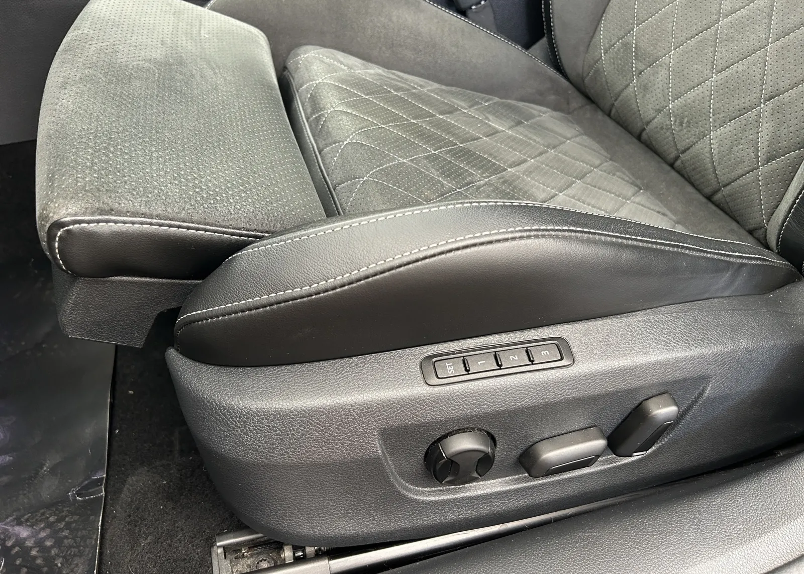 Zunanja slika - Škoda Superb - Combi 4x4 2,0 TSI DSG - 17